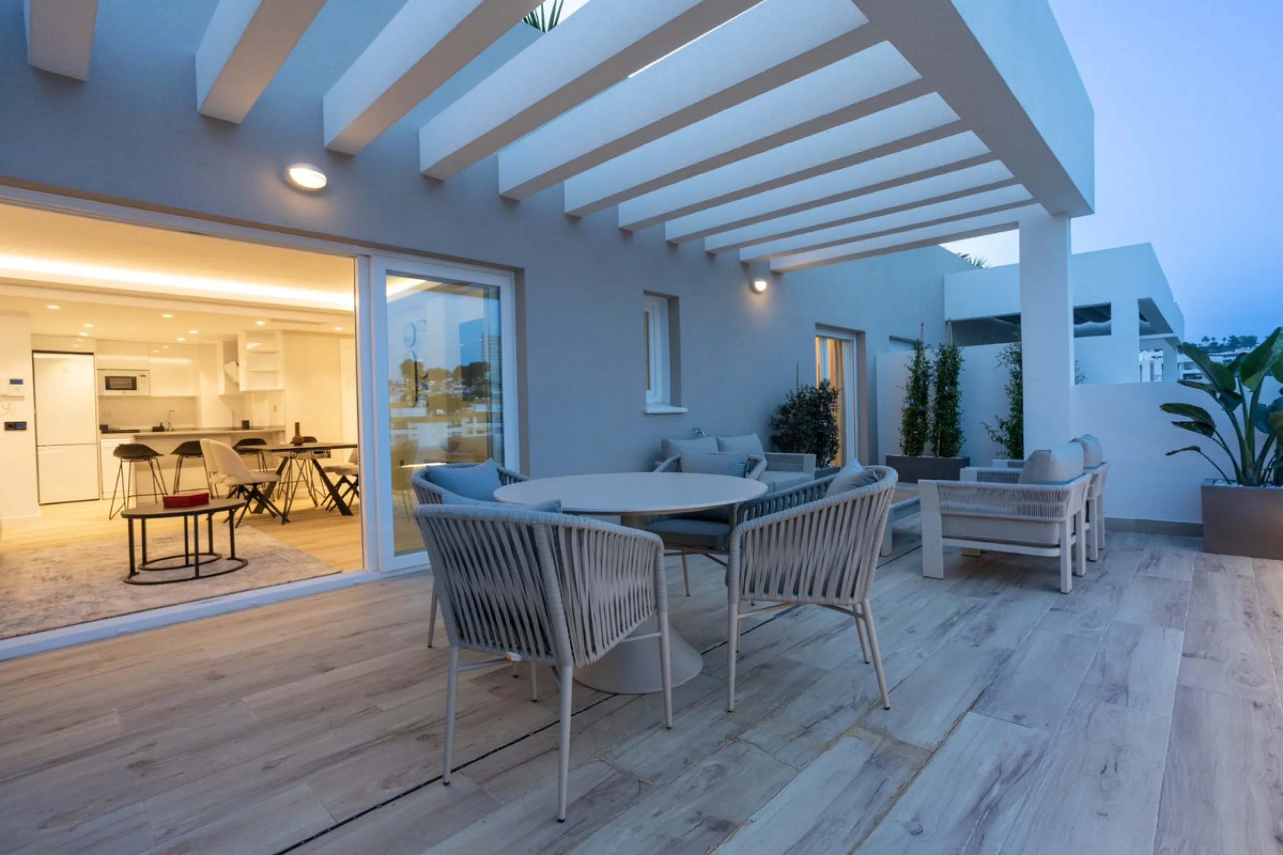 Apartment - Middle Floor Apartment в продаже в Marbella, Málaga. В доме 2 спален и 2 ванных комнат. Площадь дома 102 м²