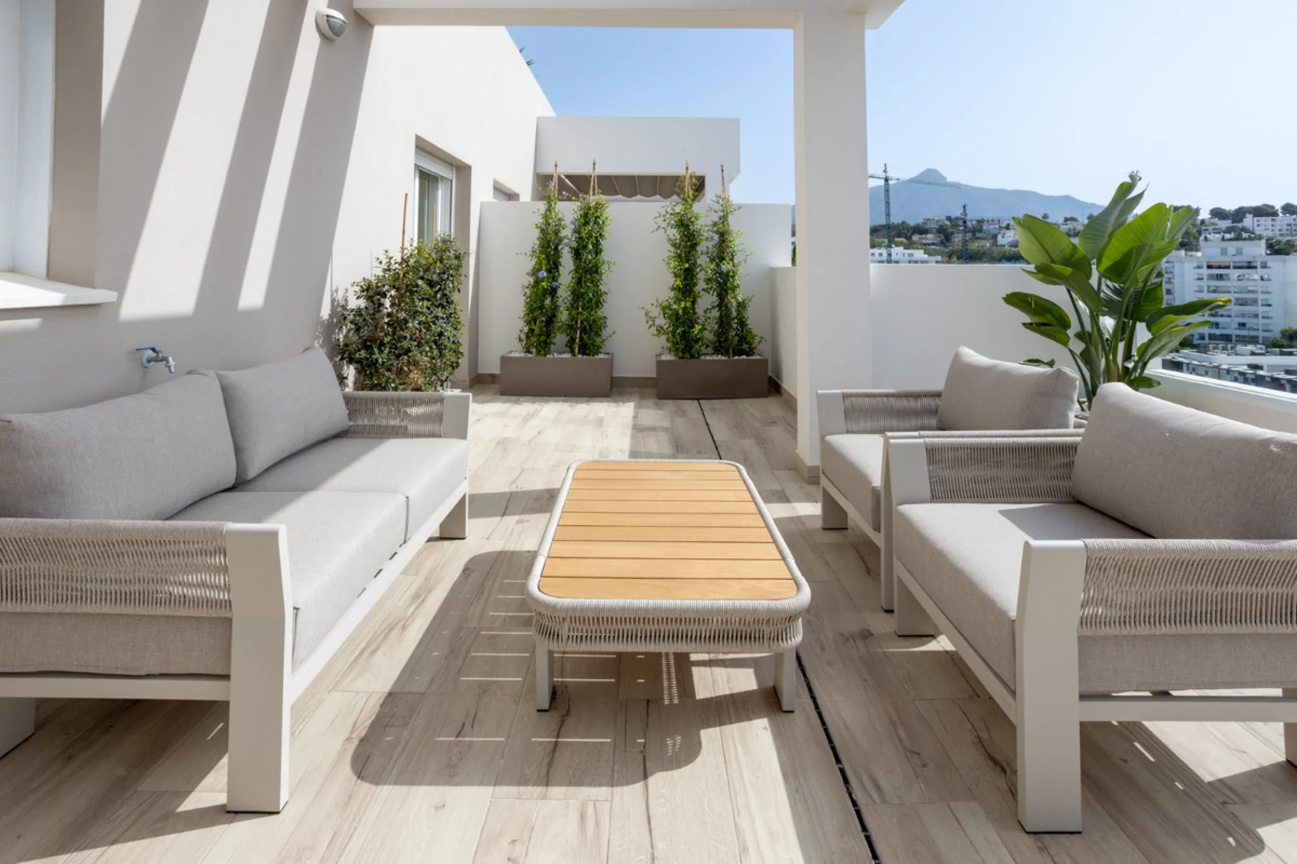 Apartment - Middle Floor Apartment в продаже в Marbella, Málaga. В доме 2 спален и 2 ванных комнат. Площадь дома 102 м²