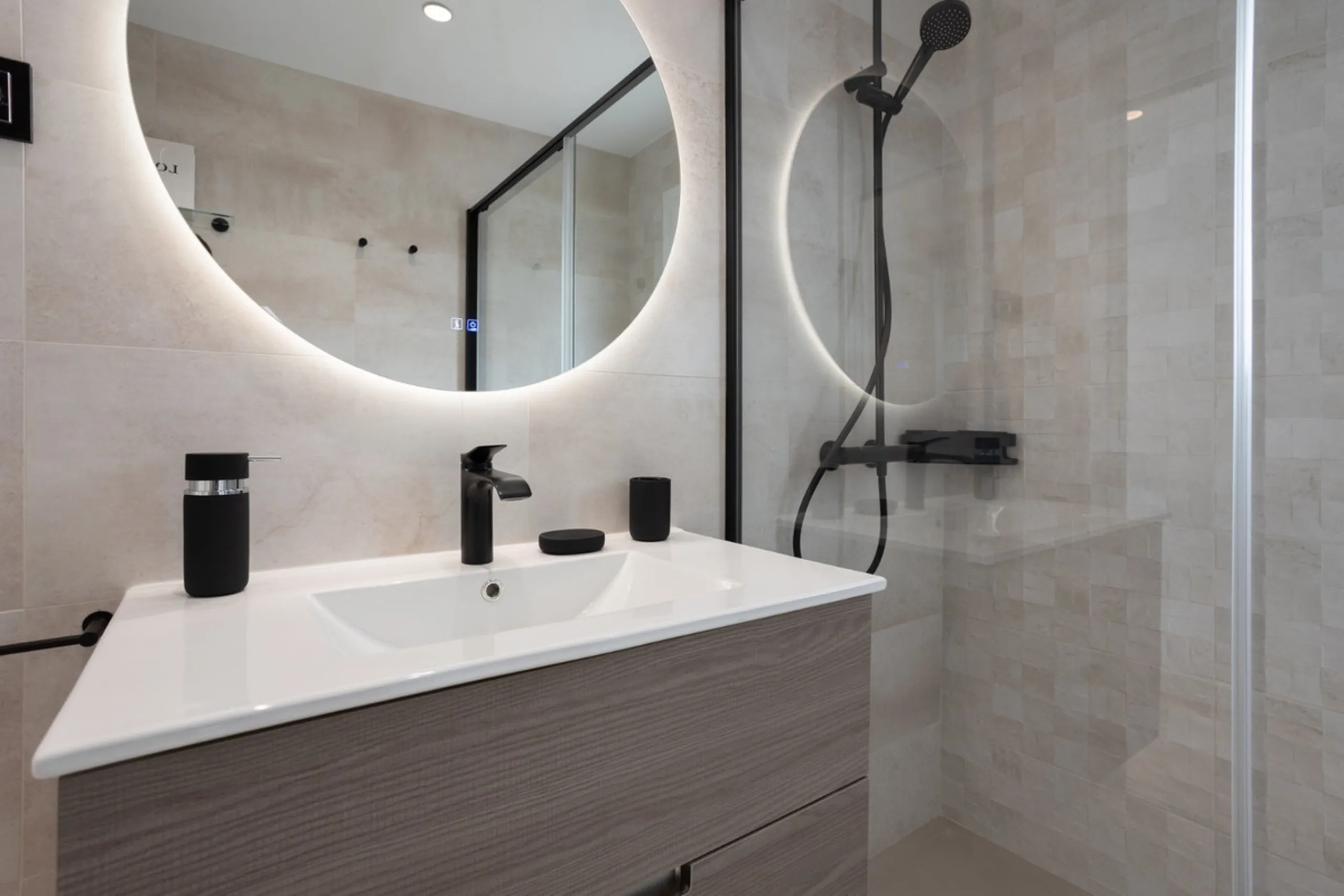 Apartment - Middle Floor Apartment в продаже в Marbella, Málaga. В доме 2 спален и 2 ванных комнат. Площадь дома 102 м²
