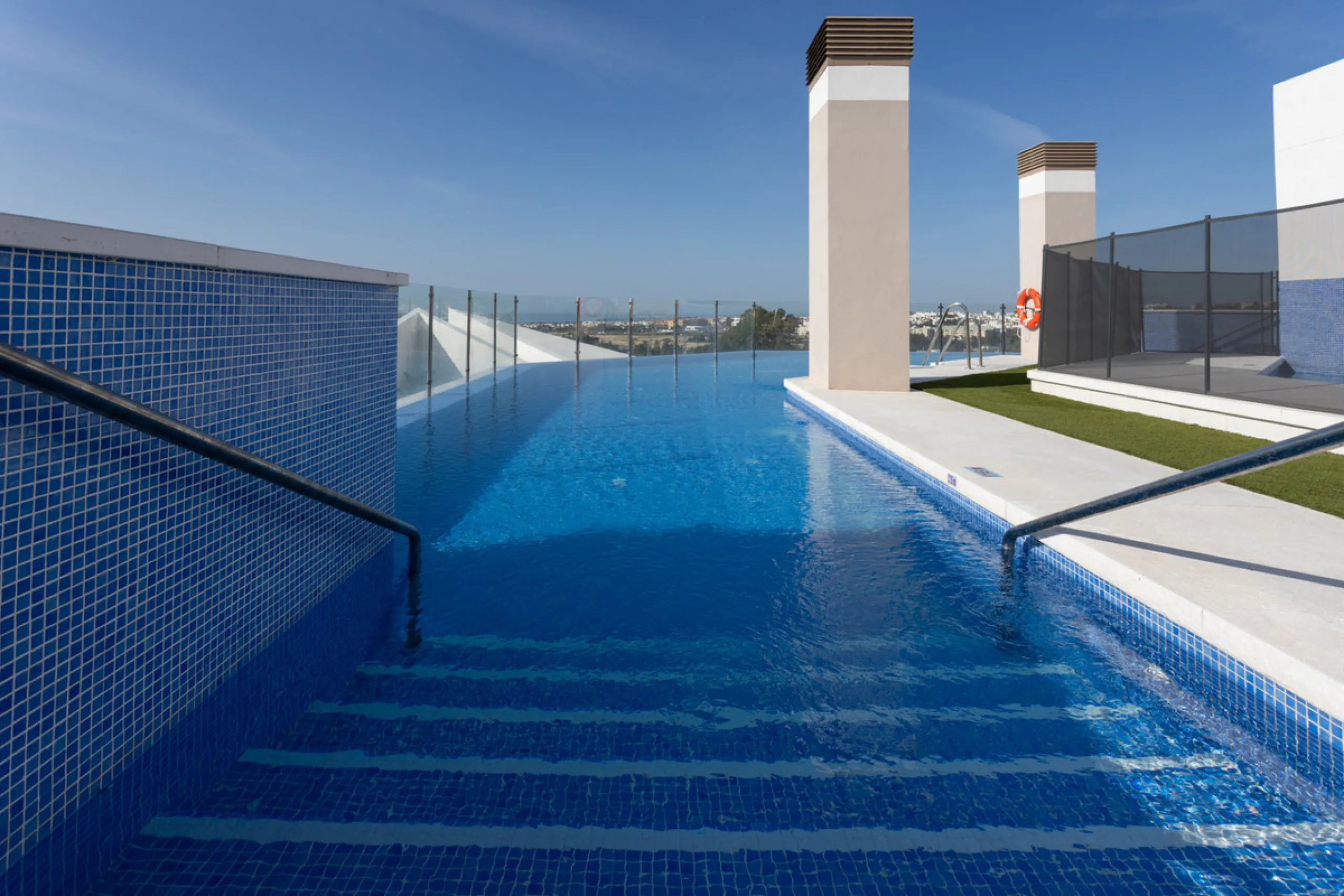 Apartment - Middle Floor Apartment в продаже в Marbella, Málaga. В доме 2 спален и 2 ванных комнат. Площадь дома 102 м²