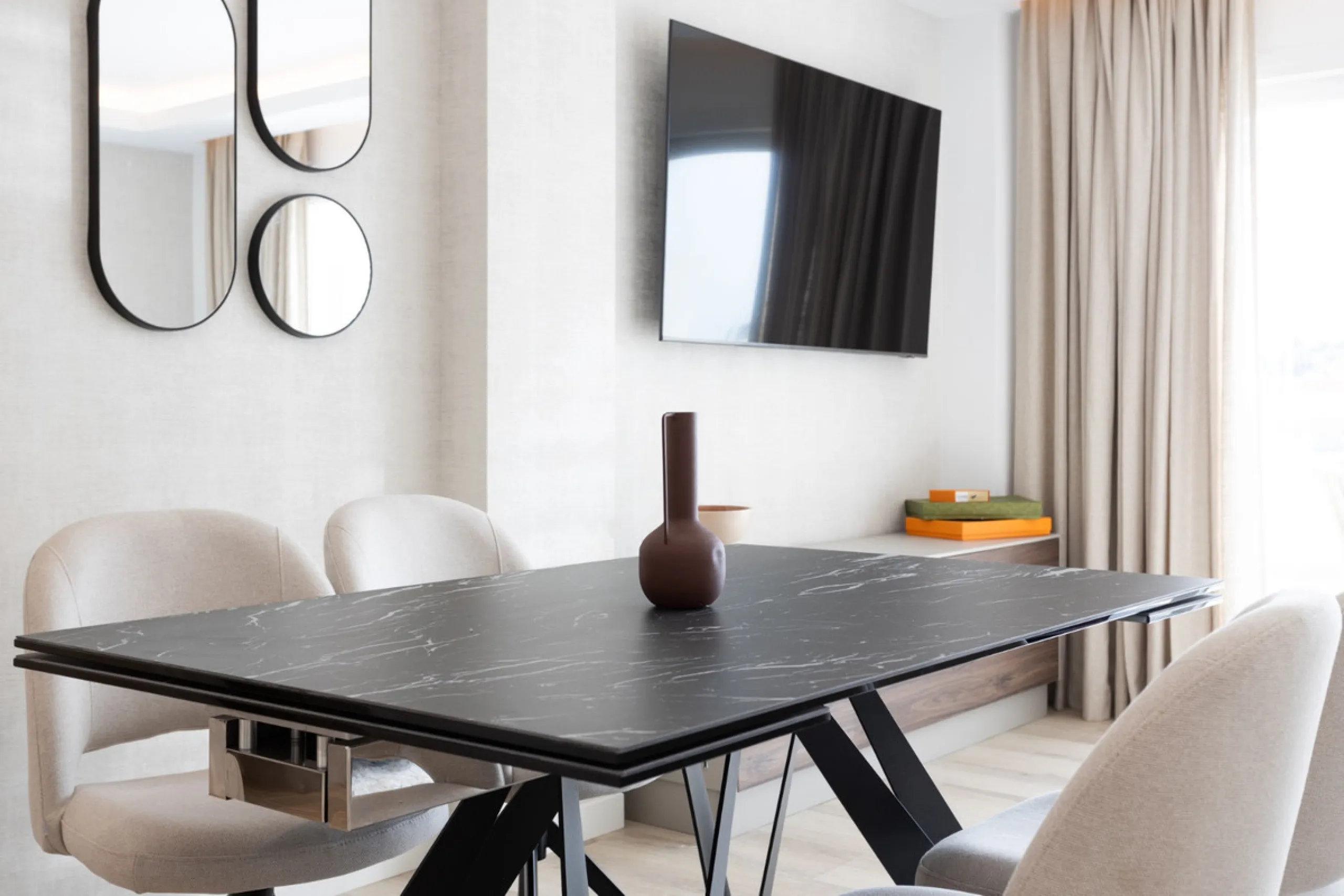 Apartment - Middle Floor Apartment в продаже в Marbella, Málaga. В доме 2 спален и 2 ванных комнат. Площадь дома 102 м²
