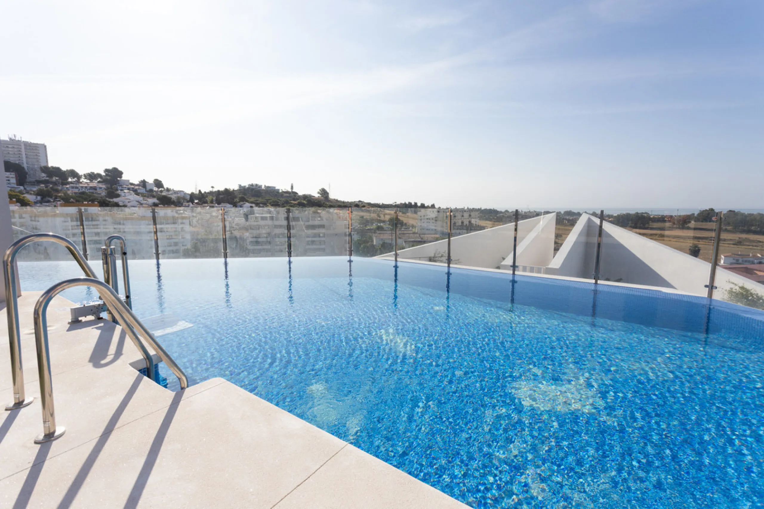 Apartment - Middle Floor Apartment в продаже в Marbella, Málaga. В доме 2 спален и 2 ванных комнат. Площадь дома 102 м²