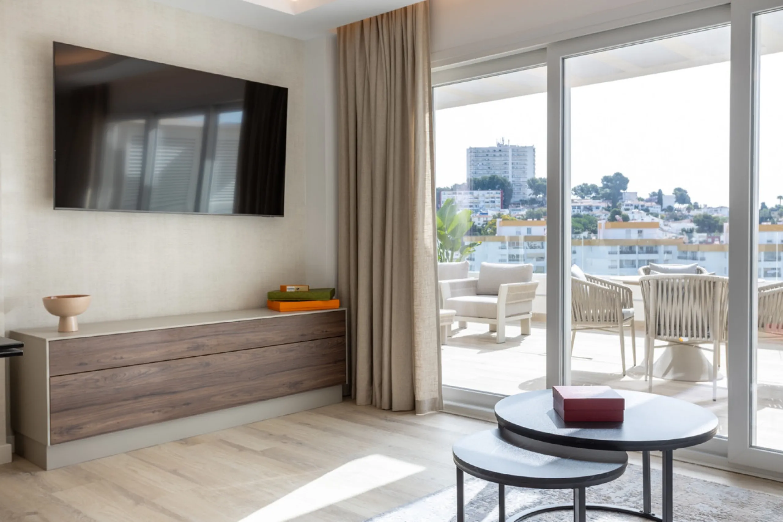 Apartment - Middle Floor Apartment в продаже в Marbella, Málaga. В доме 2 спален и 2 ванных комнат. Площадь дома 102 м²