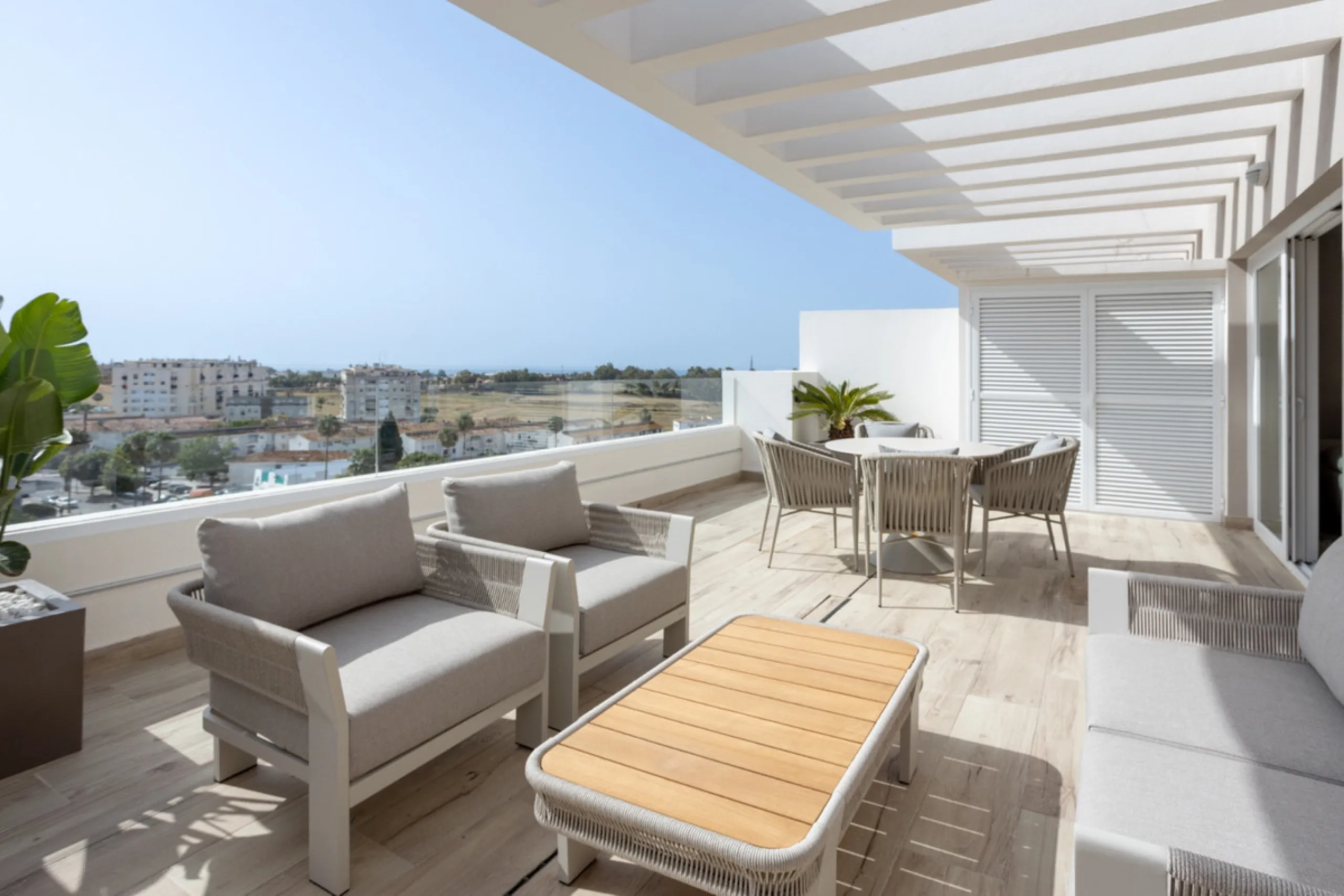 Apartment - Middle Floor Apartment в продаже в Marbella, Málaga. В доме 2 спален и 2 ванных комнат. Площадь дома 102 м²
