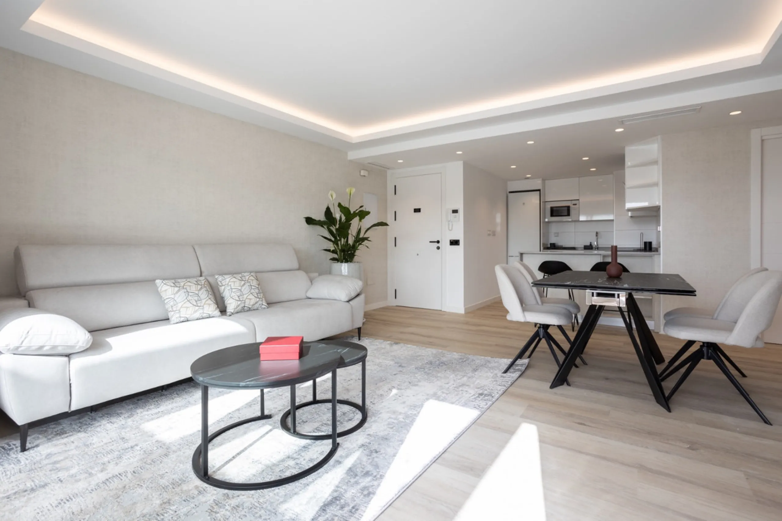 Apartment - Middle Floor Apartment в продаже в Marbella, Málaga. В доме 2 спален и 2 ванных комнат. Площадь дома 102 м²