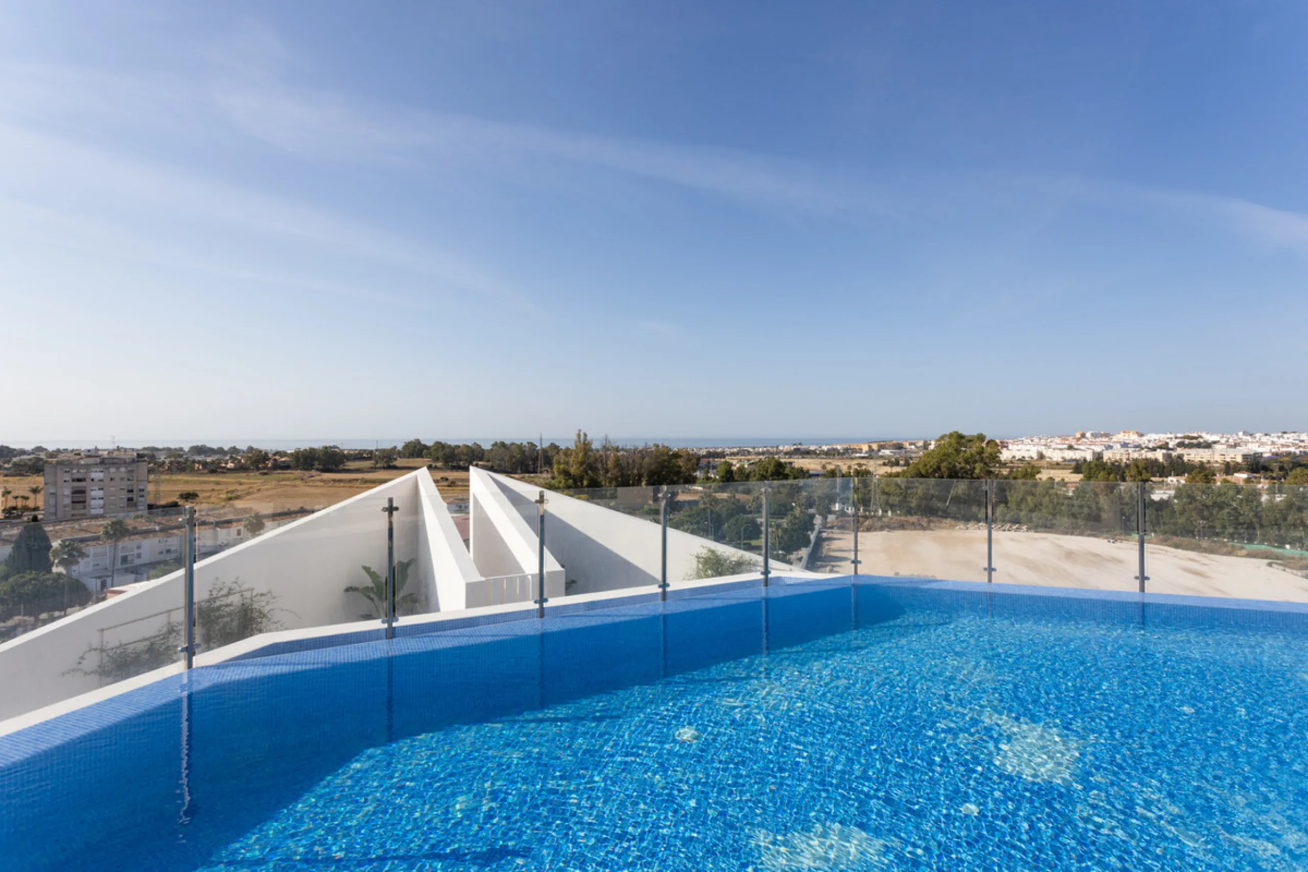 Apartment - Middle Floor Apartment в продаже в Marbella, Málaga. В доме 2 спален и 2 ванных комнат. Площадь дома 102 м²