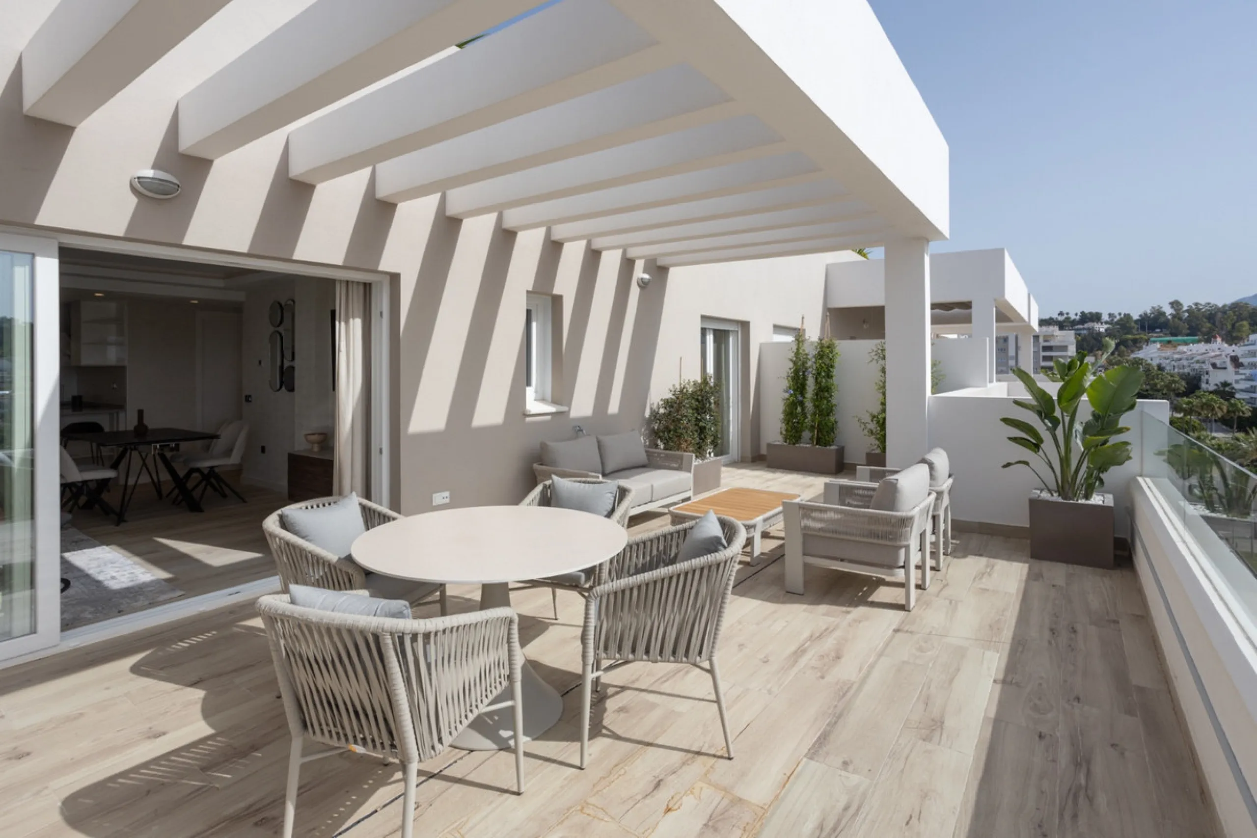 Apartment - Middle Floor Apartment в продаже в Marbella, Málaga. В доме 2 спален и 2 ванных комнат. Площадь дома 102 м²