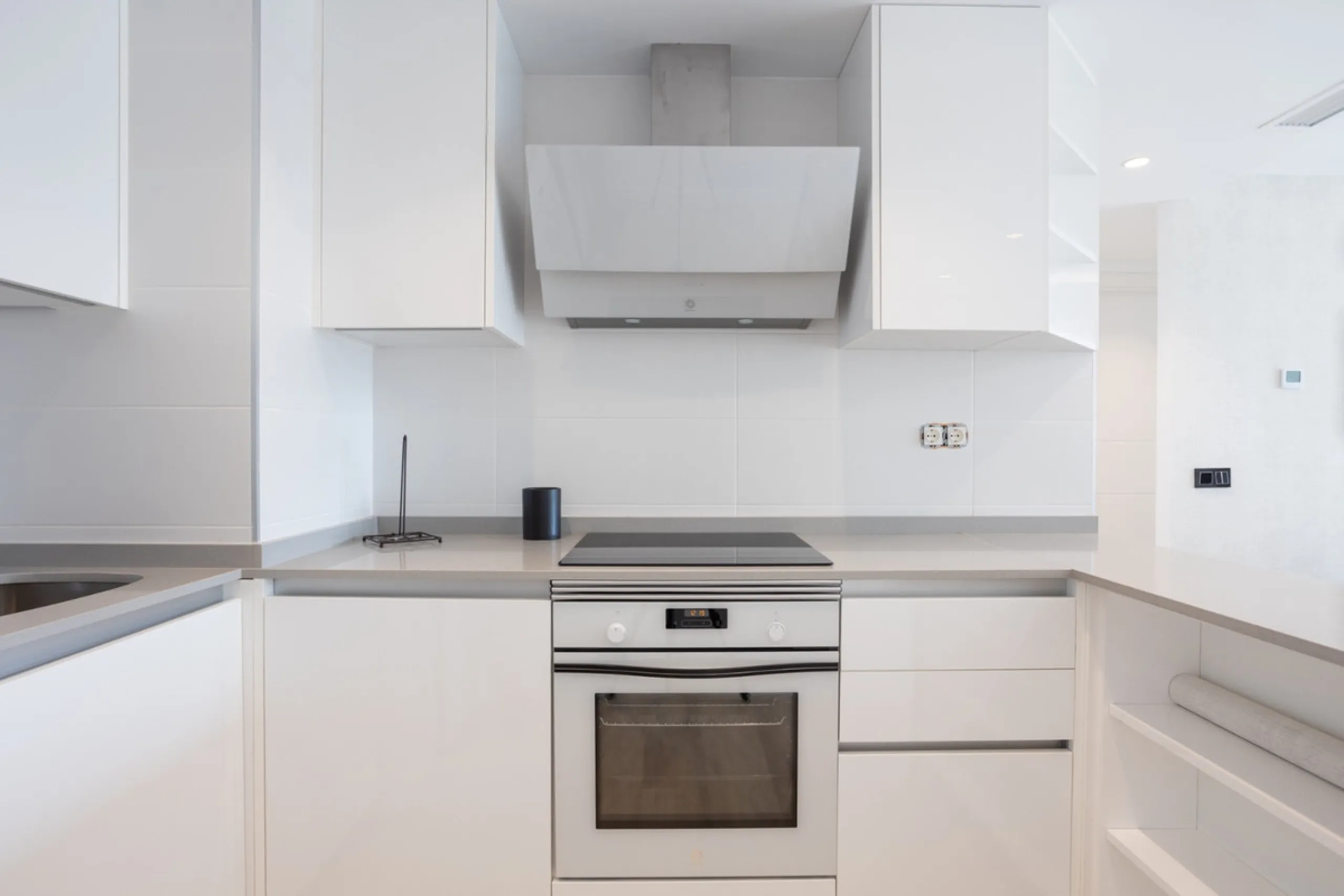 Apartment - Middle Floor Apartment в продаже в Marbella, Málaga. В доме 2 спален и 2 ванных комнат. Площадь дома 102 м²