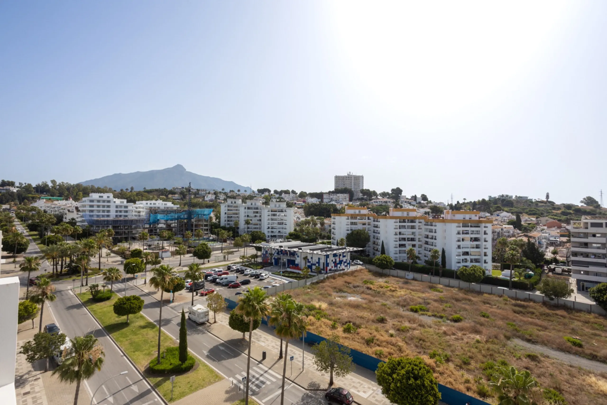 Apartment - Middle Floor Apartment в продаже в Marbella, Málaga. В доме 2 спален и 2 ванных комнат. Площадь дома 102 м²