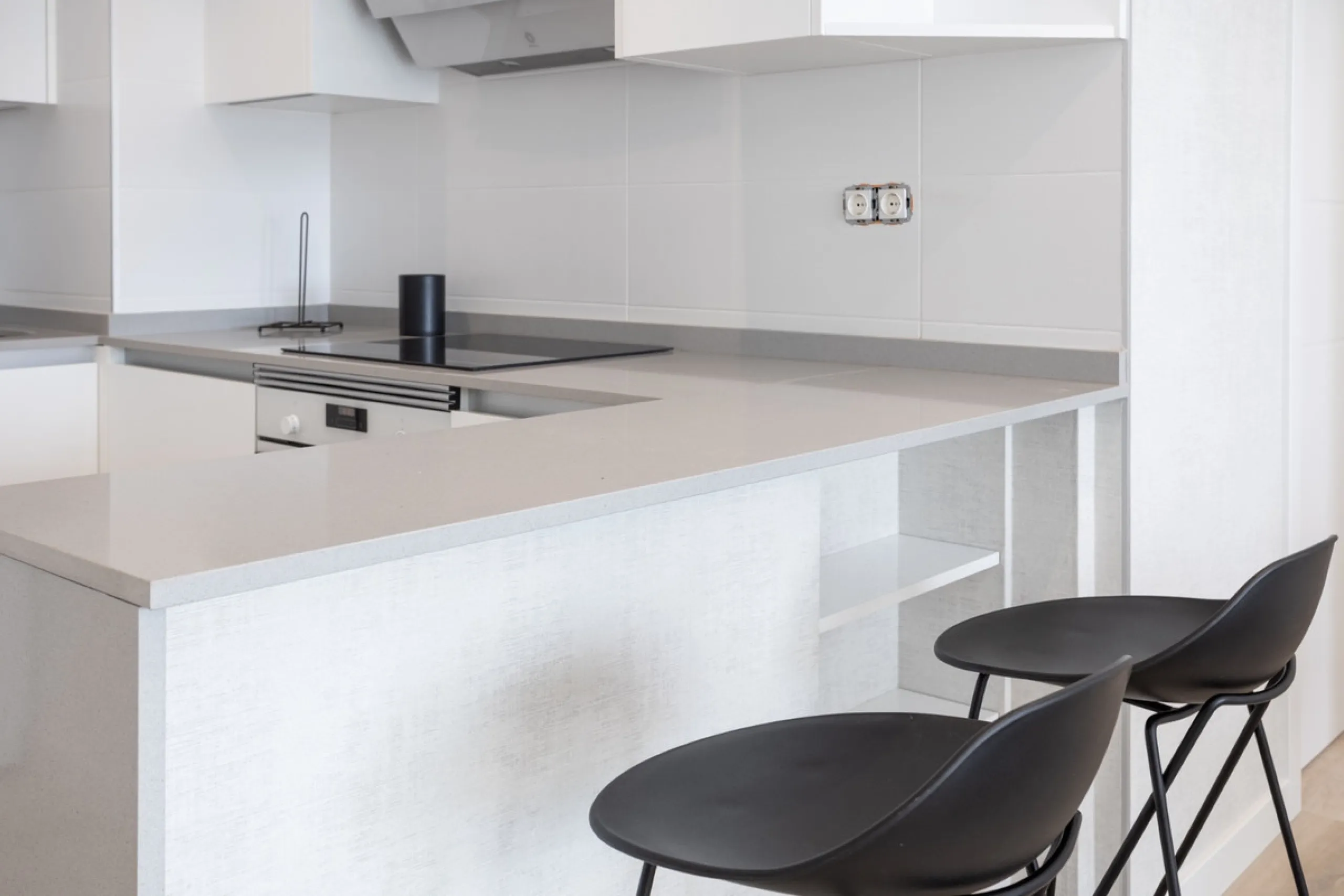 Apartment - Middle Floor Apartment в продаже в Marbella, Málaga. В доме 2 спален и 2 ванных комнат. Площадь дома 102 м²