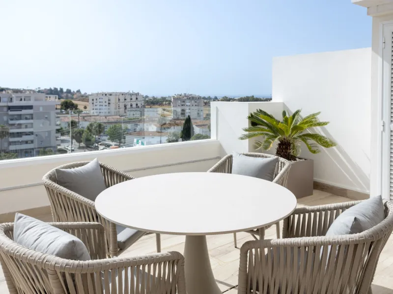 Apartment - Middle Floor Apartment в продаже в Marbella, Málaga. В доме 2 спален и 2 ванных комнат. Площадь дома 102 м²