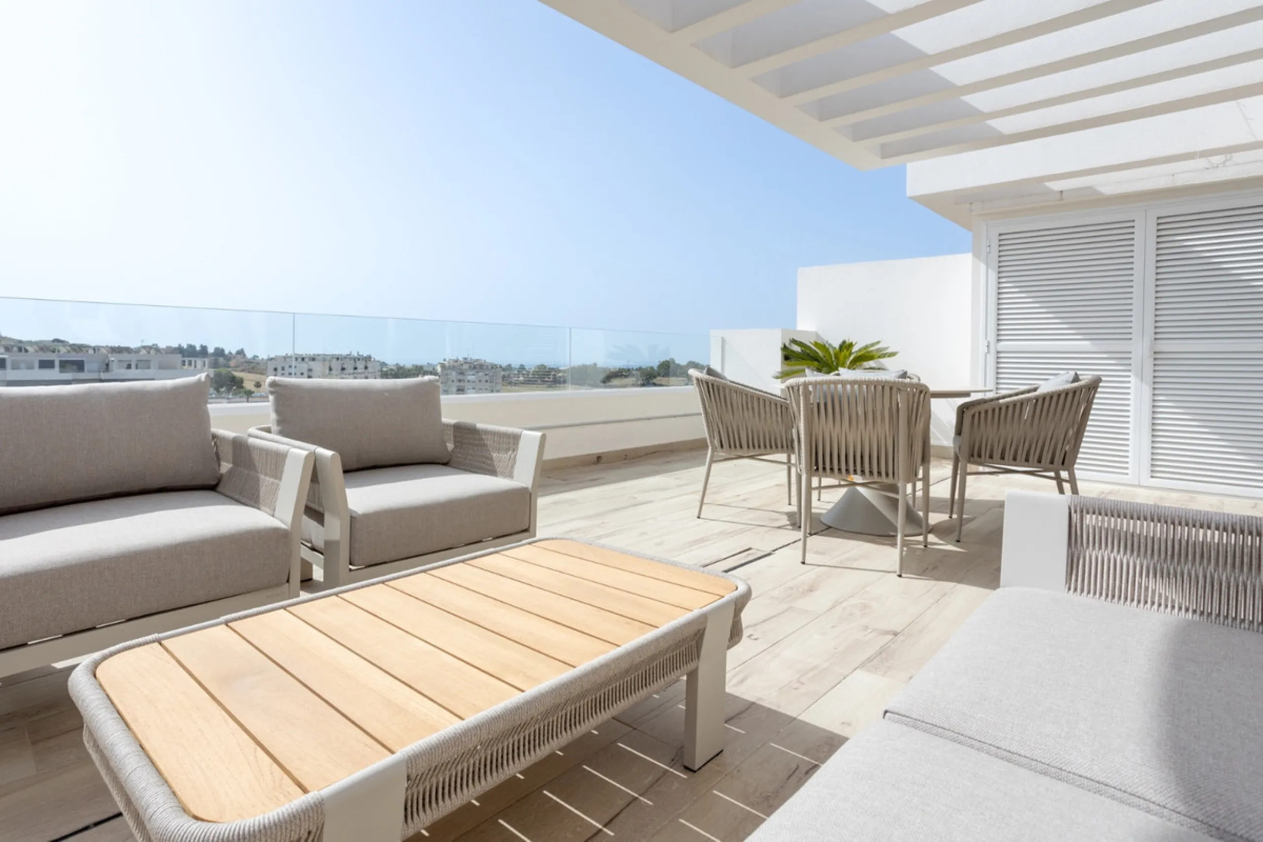 Apartment - Middle Floor Apartment в продаже в Marbella, Málaga. В доме 2 спален и 2 ванных комнат. Площадь дома 102 м²