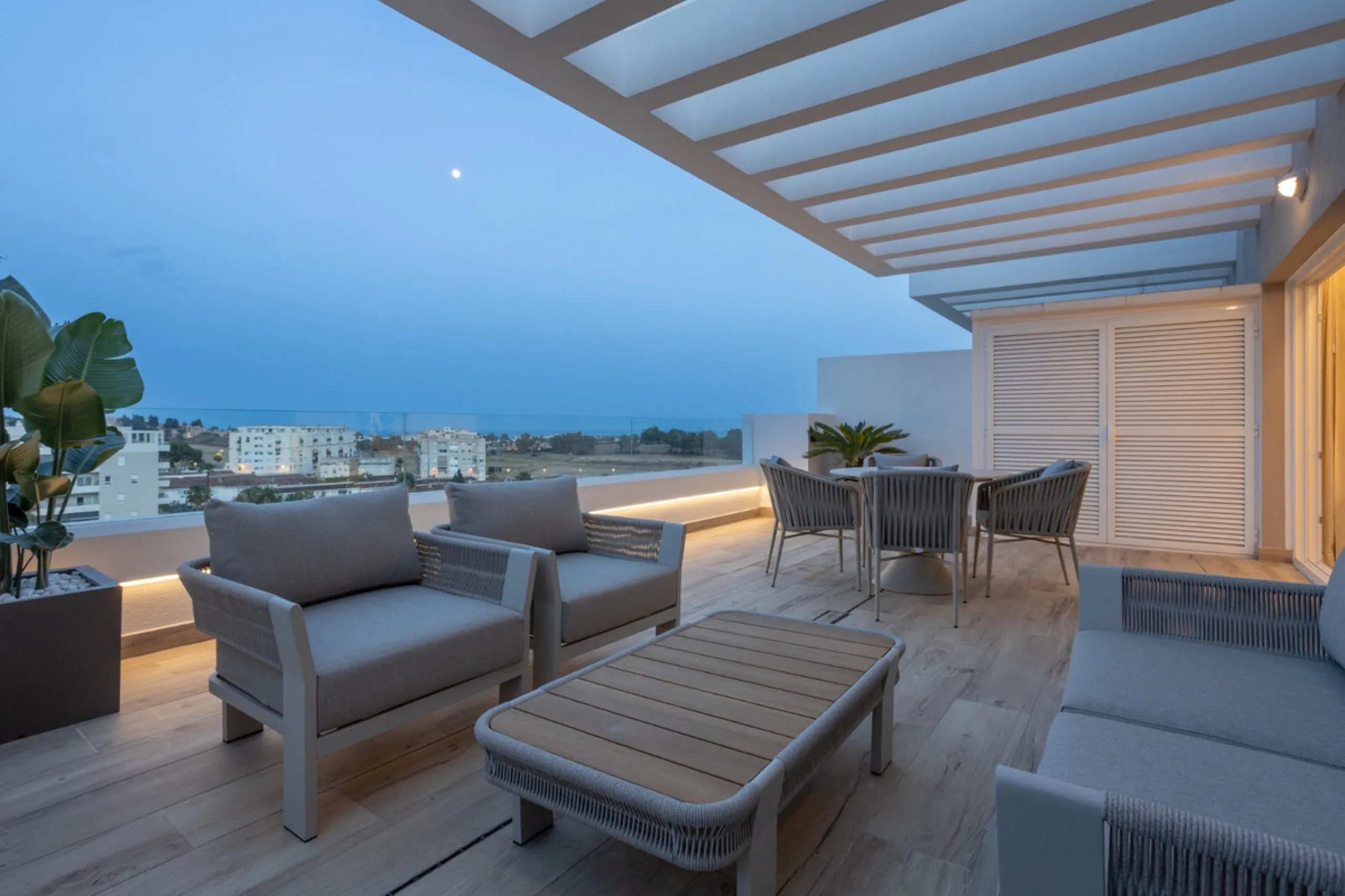 Apartment - Middle Floor Apartment в продаже в Marbella, Málaga. В доме 2 спален и 2 ванных комнат. Площадь дома 102 м²