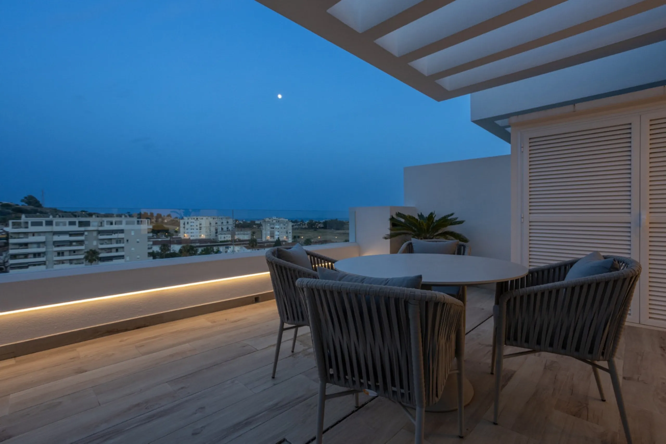 Apartment - Middle Floor Apartment в продаже в Marbella, Málaga. В доме 2 спален и 2 ванных комнат. Площадь дома 102 м²