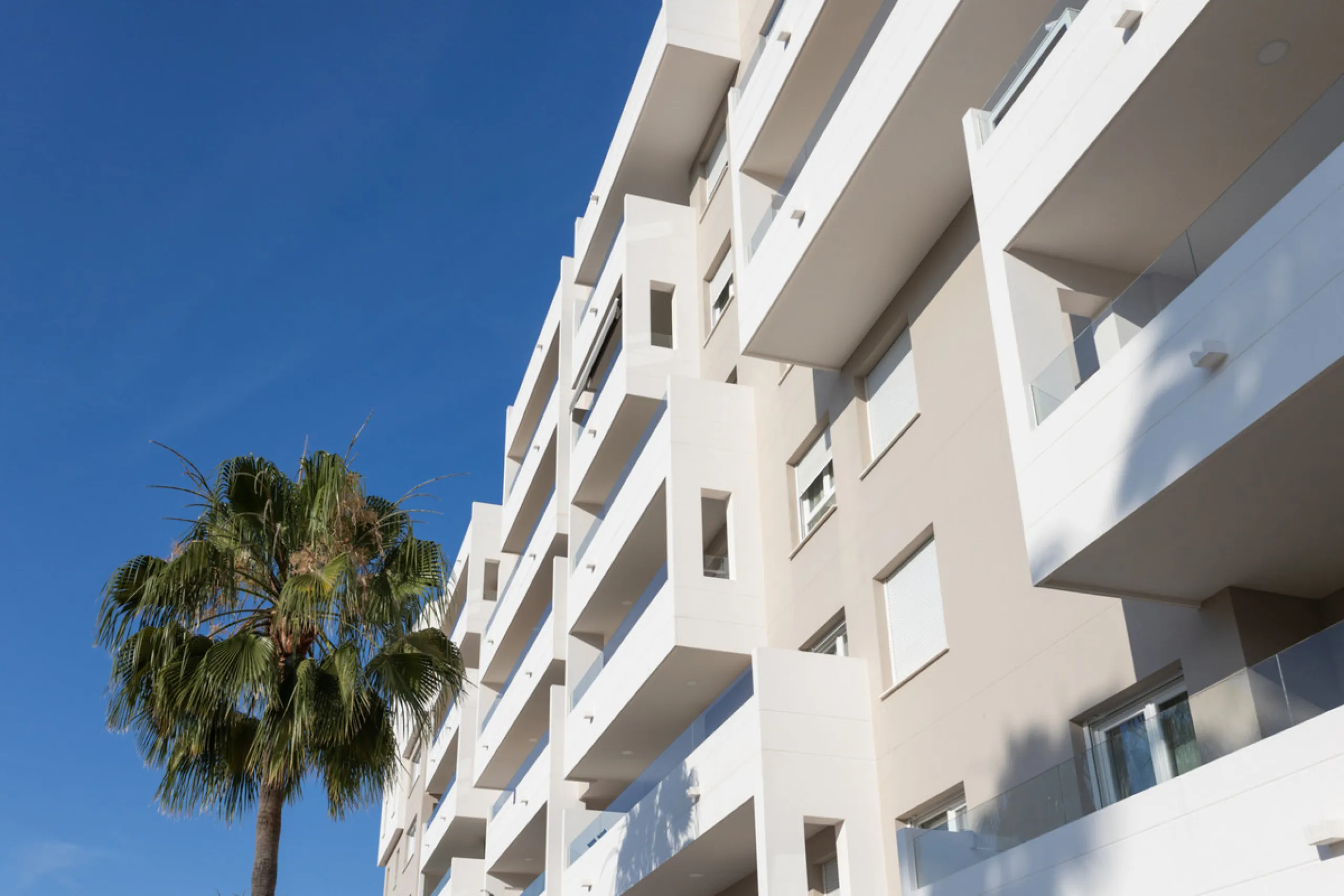 Apartment - Middle Floor Apartment в продаже в Marbella, Málaga. В доме 2 спален и 2 ванных комнат. Площадь дома 102 м²