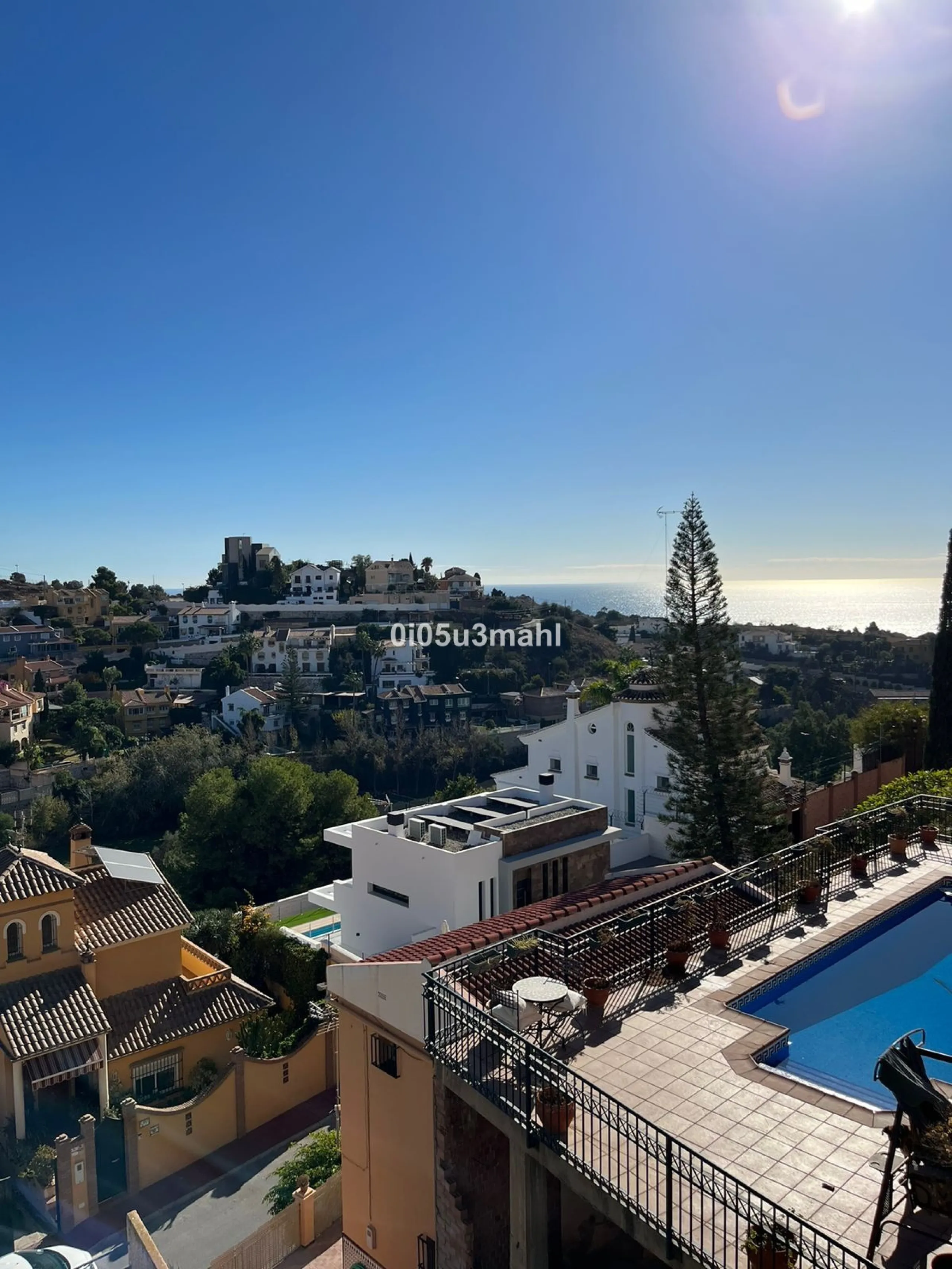 I'm offering you a large villa with high ceilings, a ground floor, a basement, and a large garage for several vehicles. Located on a 723 m2 plot (according to land registry), of which 479 m2 are built. It has large gardens, a porch, and a large pool.