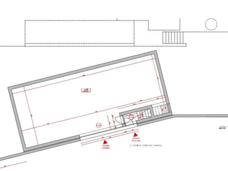 I'm offering you a large villa with high ceilings, a ground floor, a basement, and a large garage for several vehicles. Located on a 723 m2 plot (according to land registry), of which 479 m2 are built. It has large gardens, a porch, and a large pool.