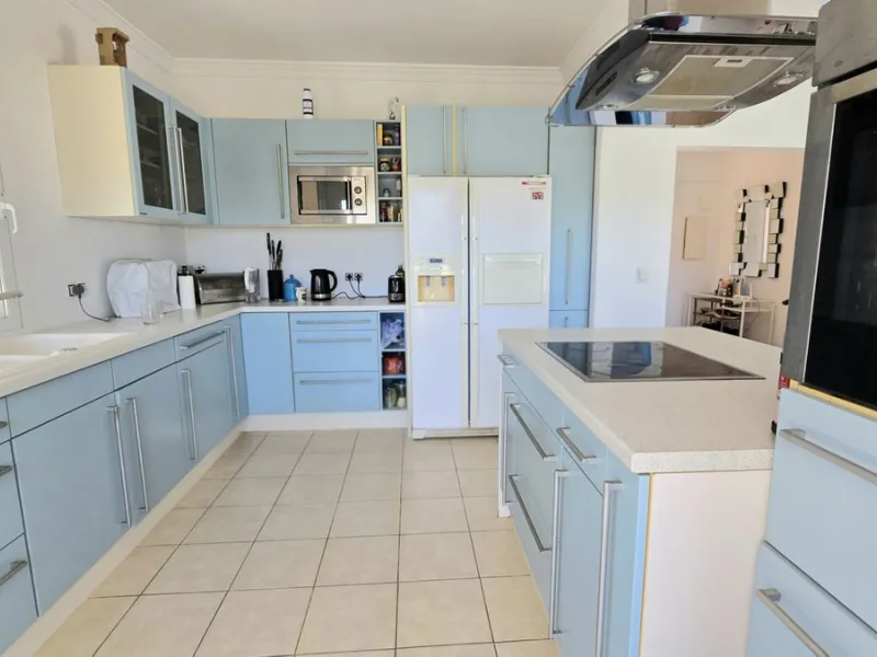 House - Detached Villa в продаже в Mijas, Málaga. В доме 4 спален и 4 ванных комнат. Площадь дома 310 м². Площадь участка 801 м²