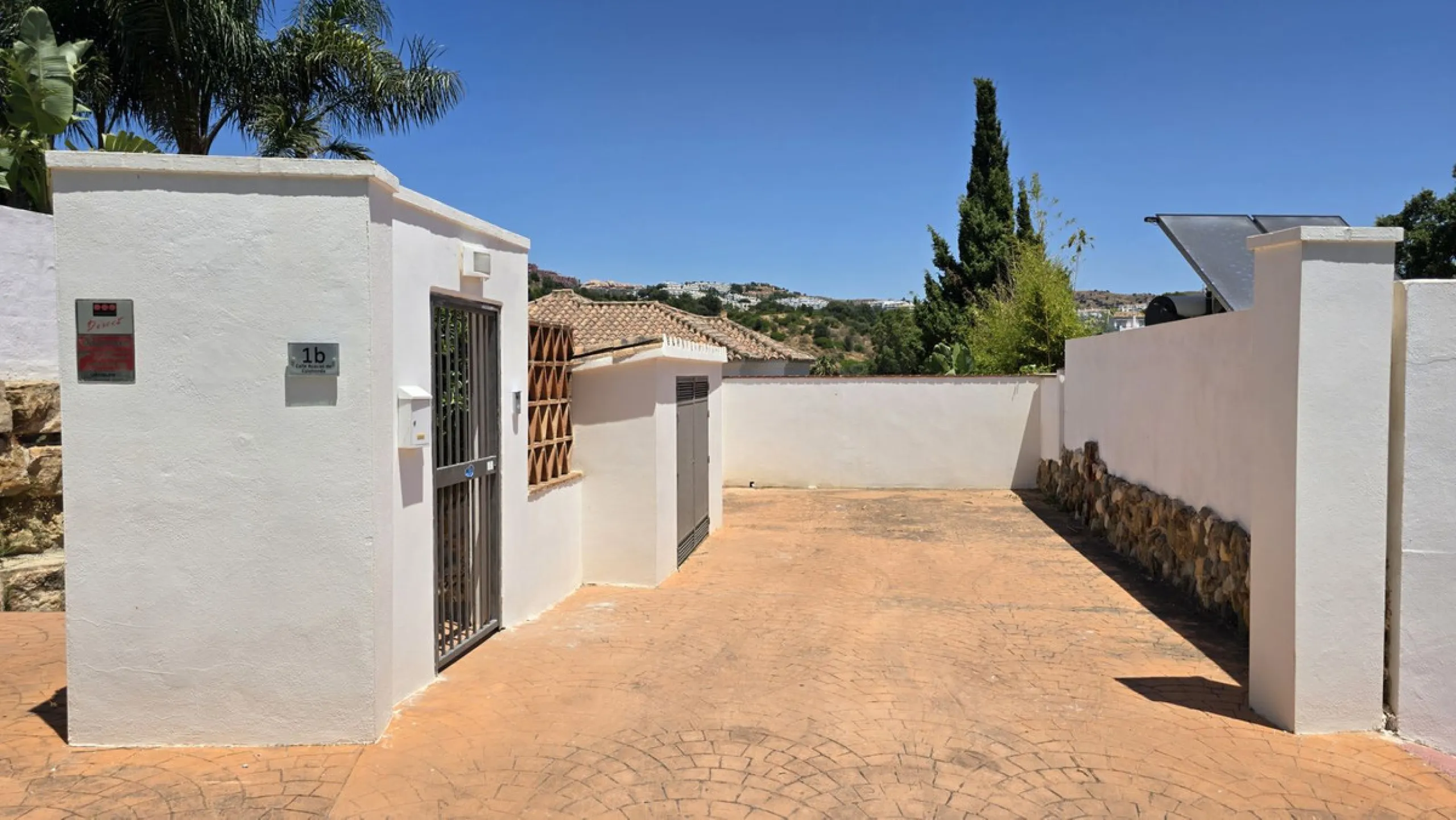 REDUCED TO SELL .!! DELIGHTFUL  DETACHED VILLA IN CALAHONDA. € 1,249,000.
