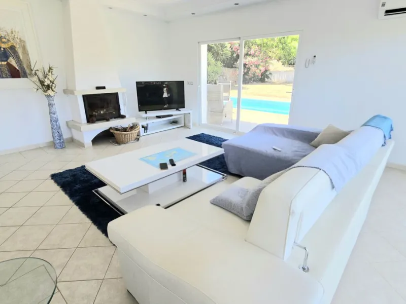 REDUCED TO SELL .!! DELIGHTFUL  DETACHED VILLA IN CALAHONDA. € 1,249,000.