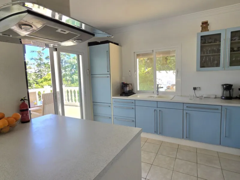 REDUCED TO SELL .!! DELIGHTFUL  DETACHED VILLA IN CALAHONDA. € 1,249,000.