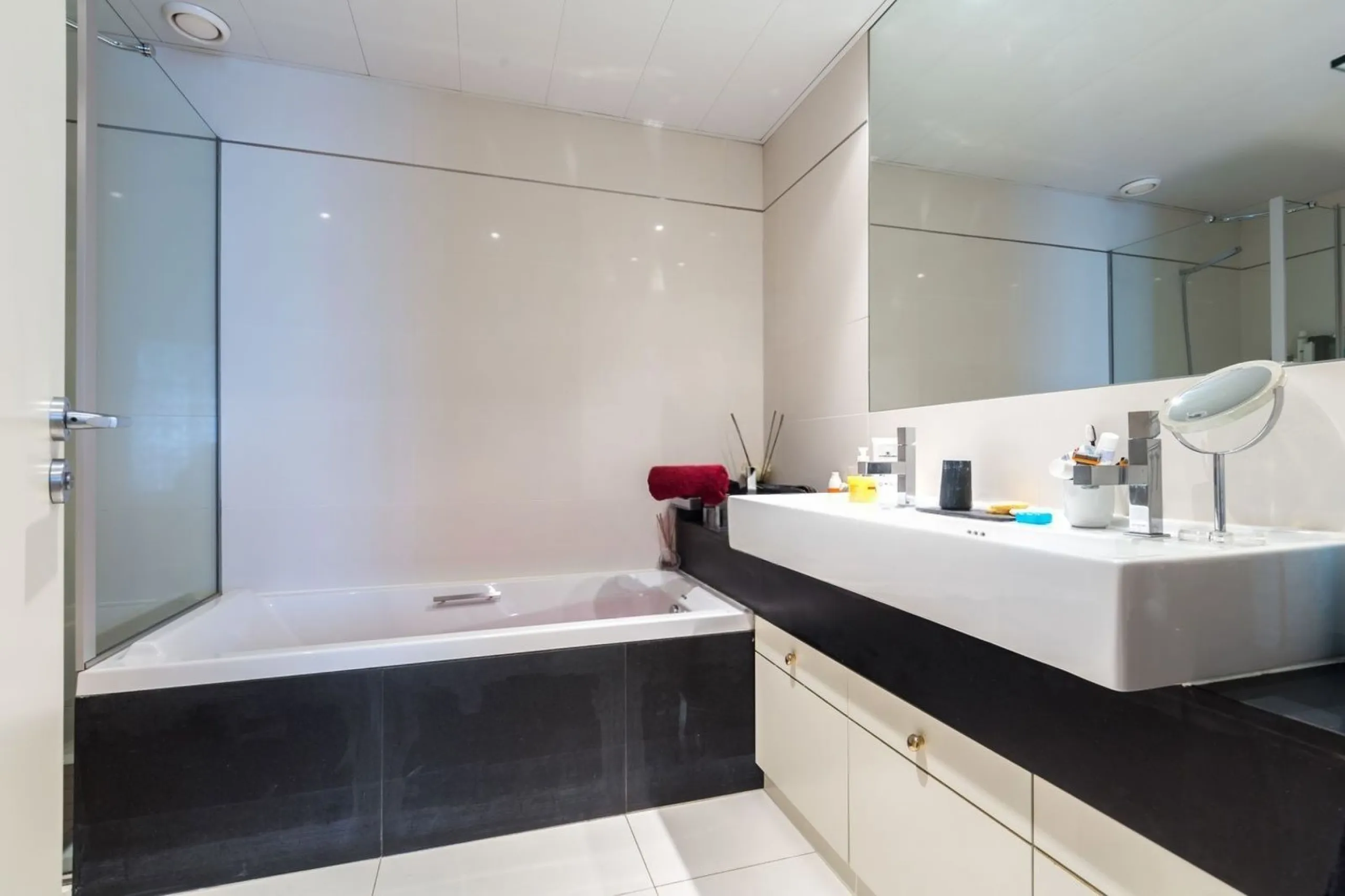 Exclusivo apartamento en primera línea de mar en Diagonal Mar, Barcelona