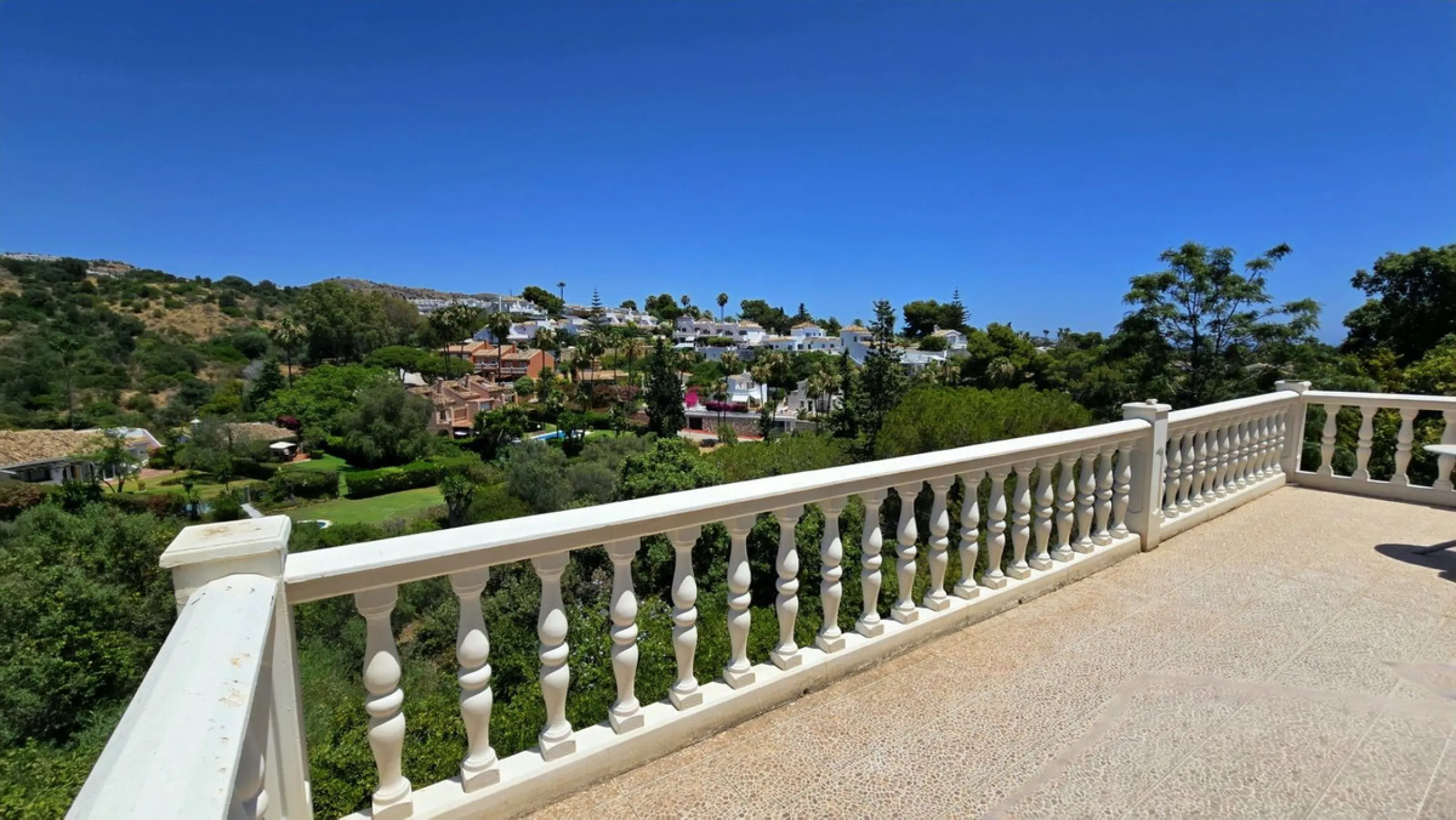 REDUCED TO SELL .!! DELIGHTFUL  DETACHED VILLA IN CALAHONDA. € 1,249,000.