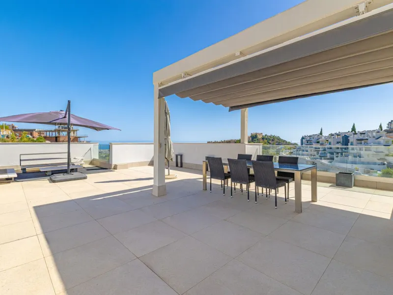 Bright and well-planned apartment with stunning views and rooftop terrace in La Quinta