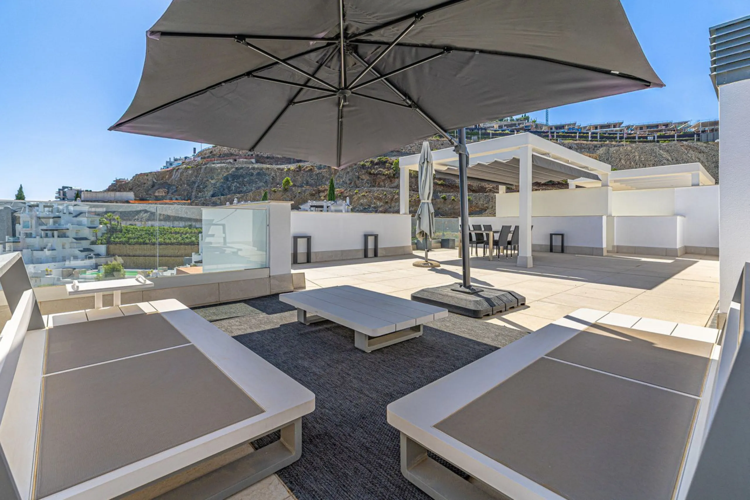 Apartment - Penthouse в продаже в Benahavís, Málaga. В доме 3 спален и 2 ванных комнат. Площадь дома 125 м²