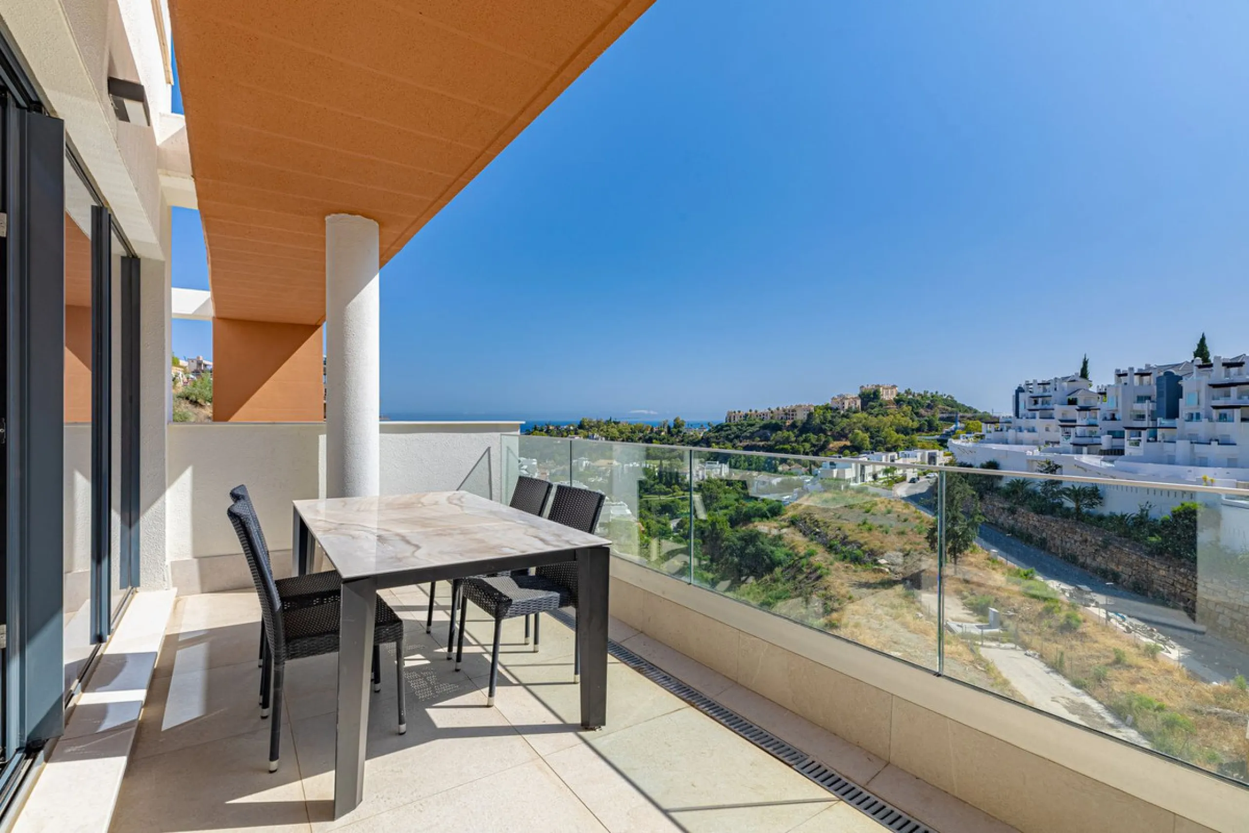 Apartment - Penthouse в продаже в Benahavís, Málaga. В доме 3 спален и 2 ванных комнат. Площадь дома 125 м²