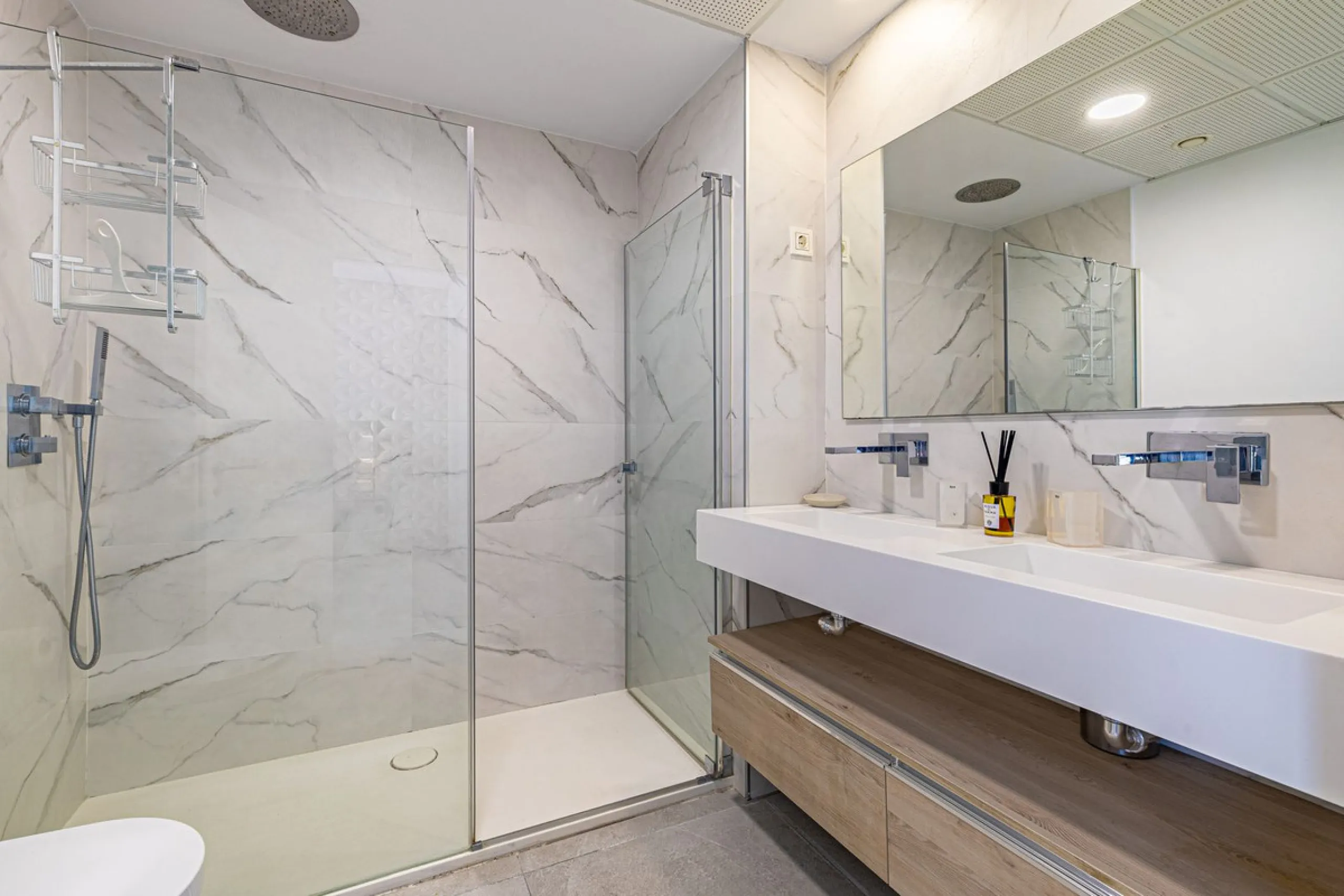 Apartment - Penthouse в продаже в Benahavís, Málaga. В доме 3 спален и 2 ванных комнат. Площадь дома 125 м²