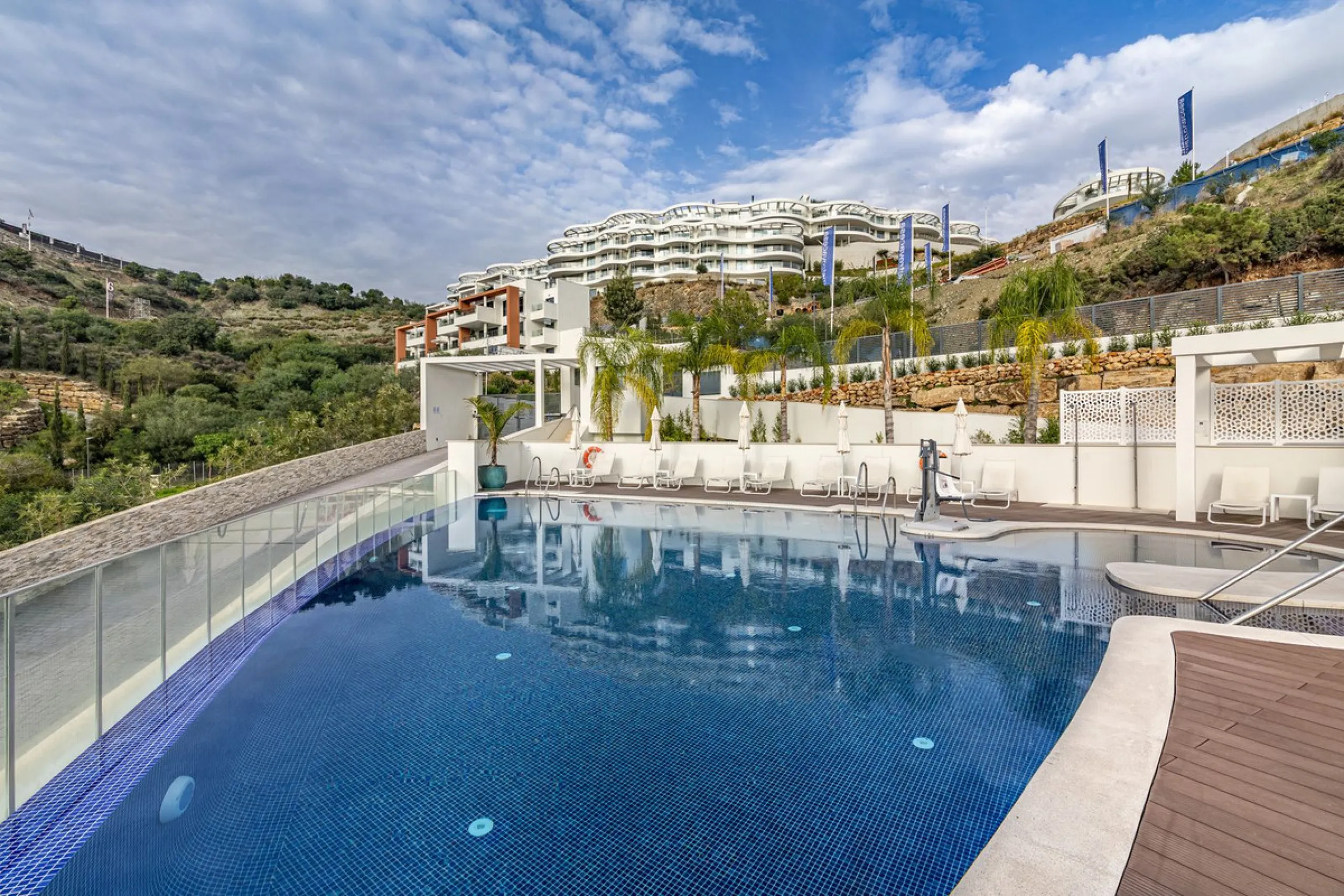 Apartment - Penthouse в продаже в Benahavís, Málaga. В доме 3 спален и 2 ванных комнат. Площадь дома 125 м²