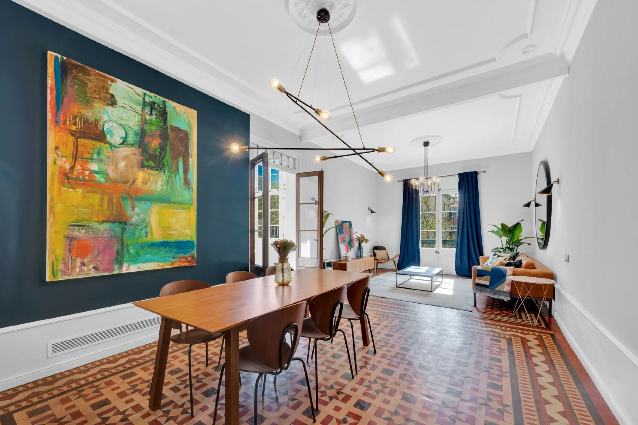 Renovierte Wohnung mit Galerie und hohen Decken nahe dem Triumphbogen, Barcelona