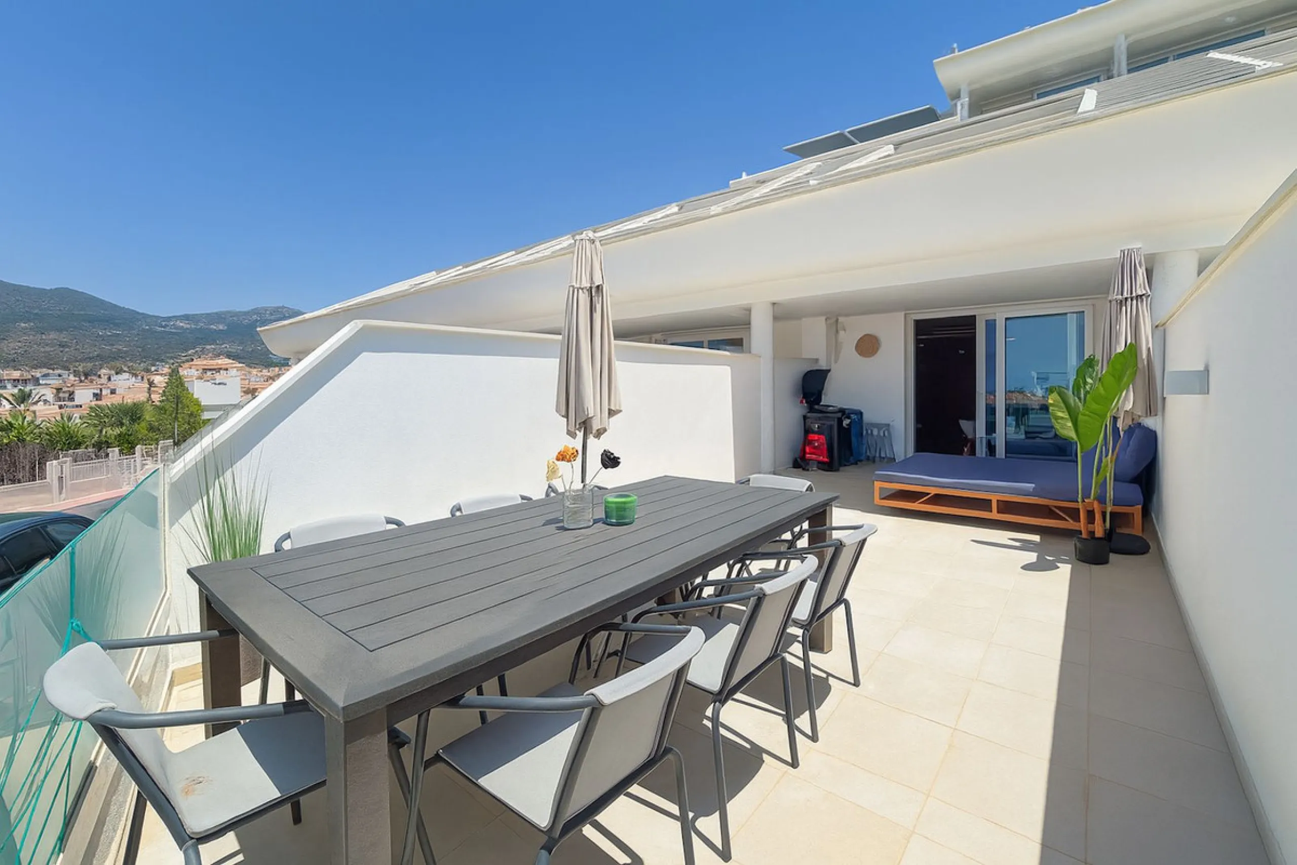 The apartment does not have a tourist license and the owner's association does not allow it.