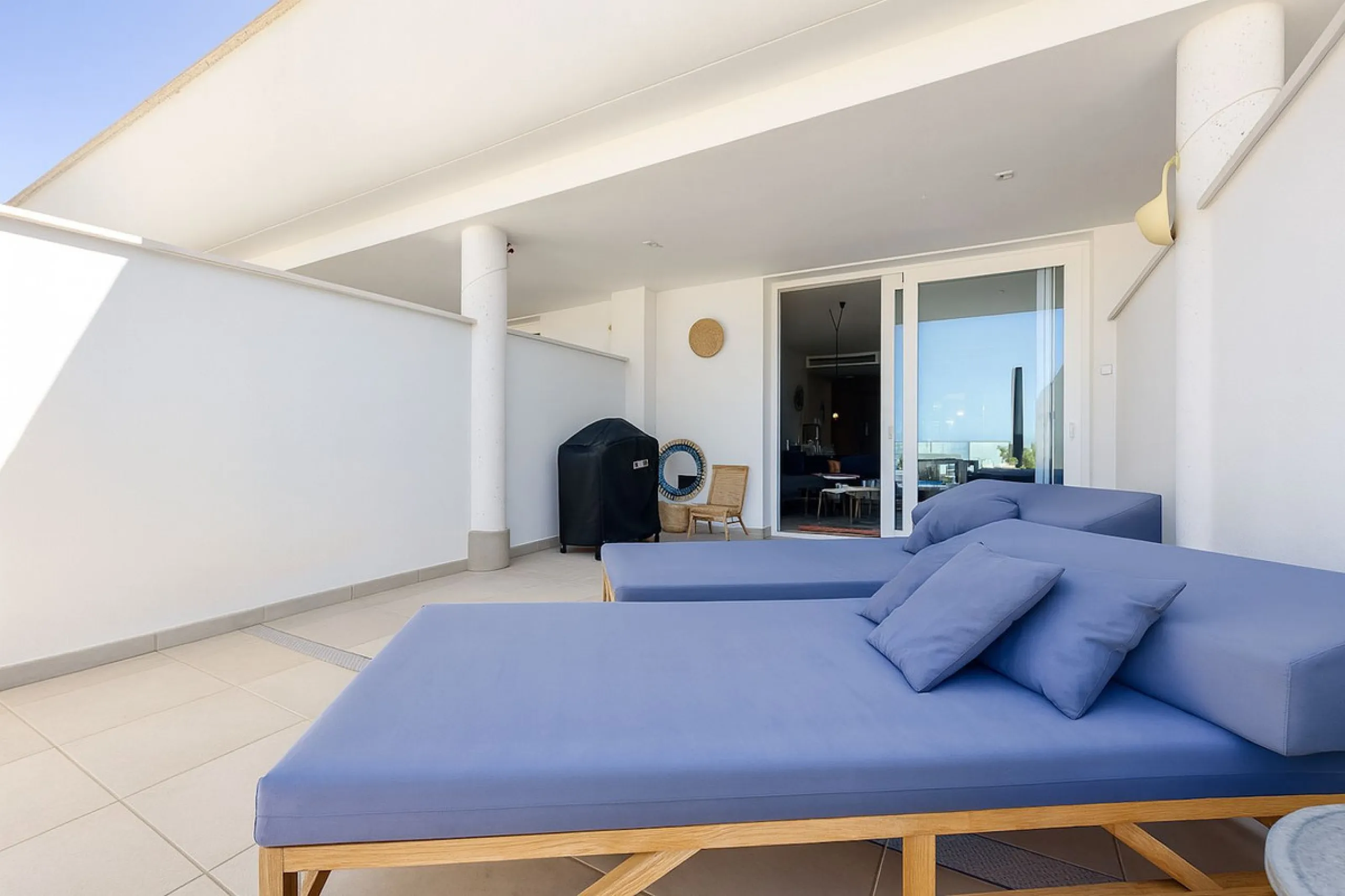 The apartment does not have a tourist license and the owner's association does not allow it.