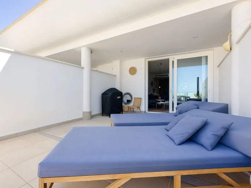The apartment does not have a tourist license and the owner's association does not allow it.