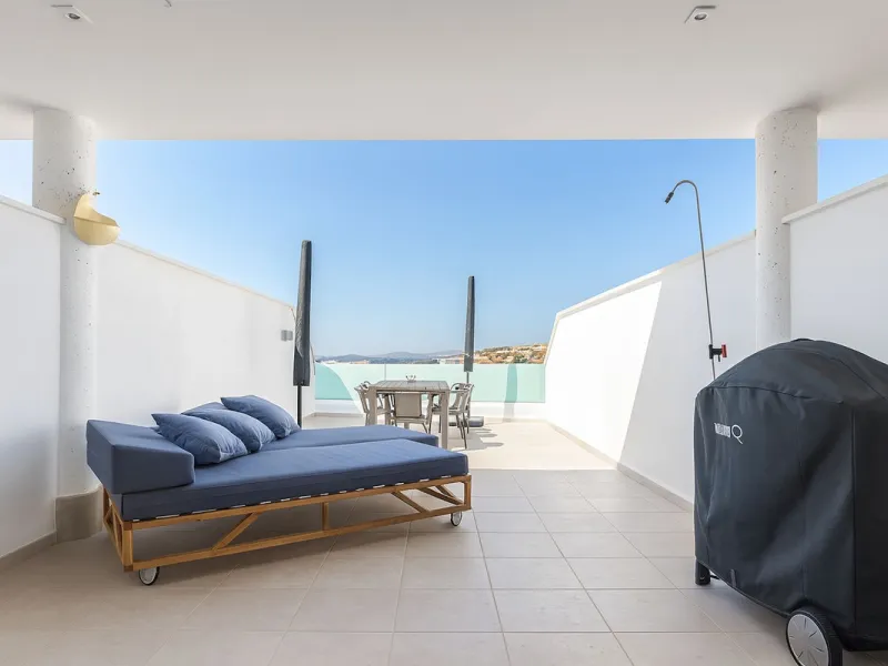 The apartment does not have a tourist license and the owner's association does not allow it.