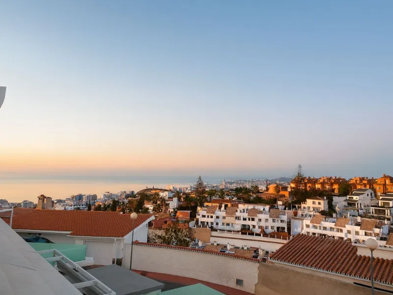The apartment does not have a tourist license and the owner's association does not allow it.
