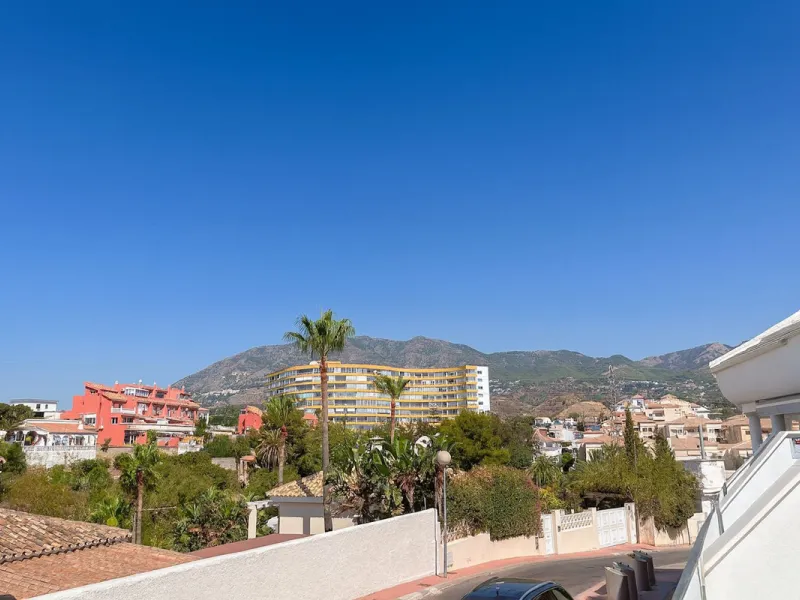 The apartment does not have a tourist license and the owner's association does not allow it.