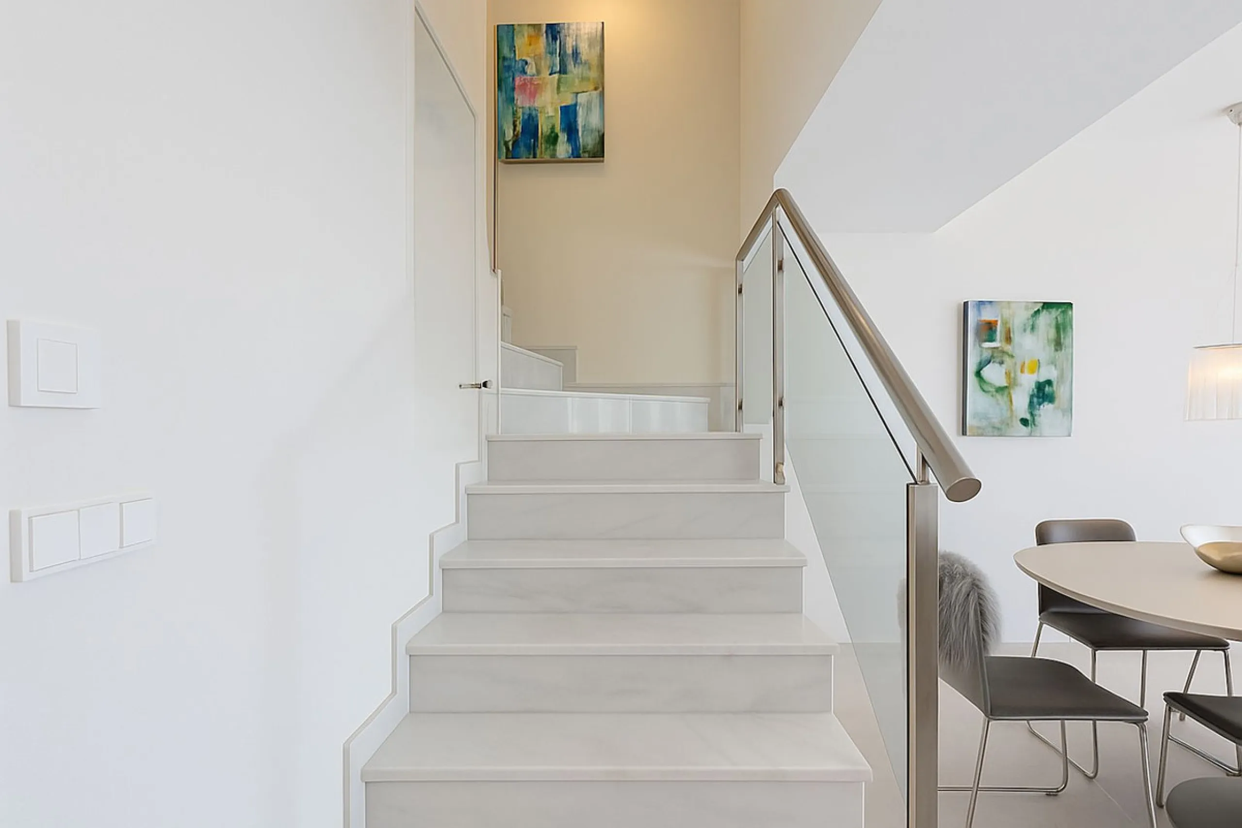 The apartment does not have a tourist license and the owner's association does not allow it.