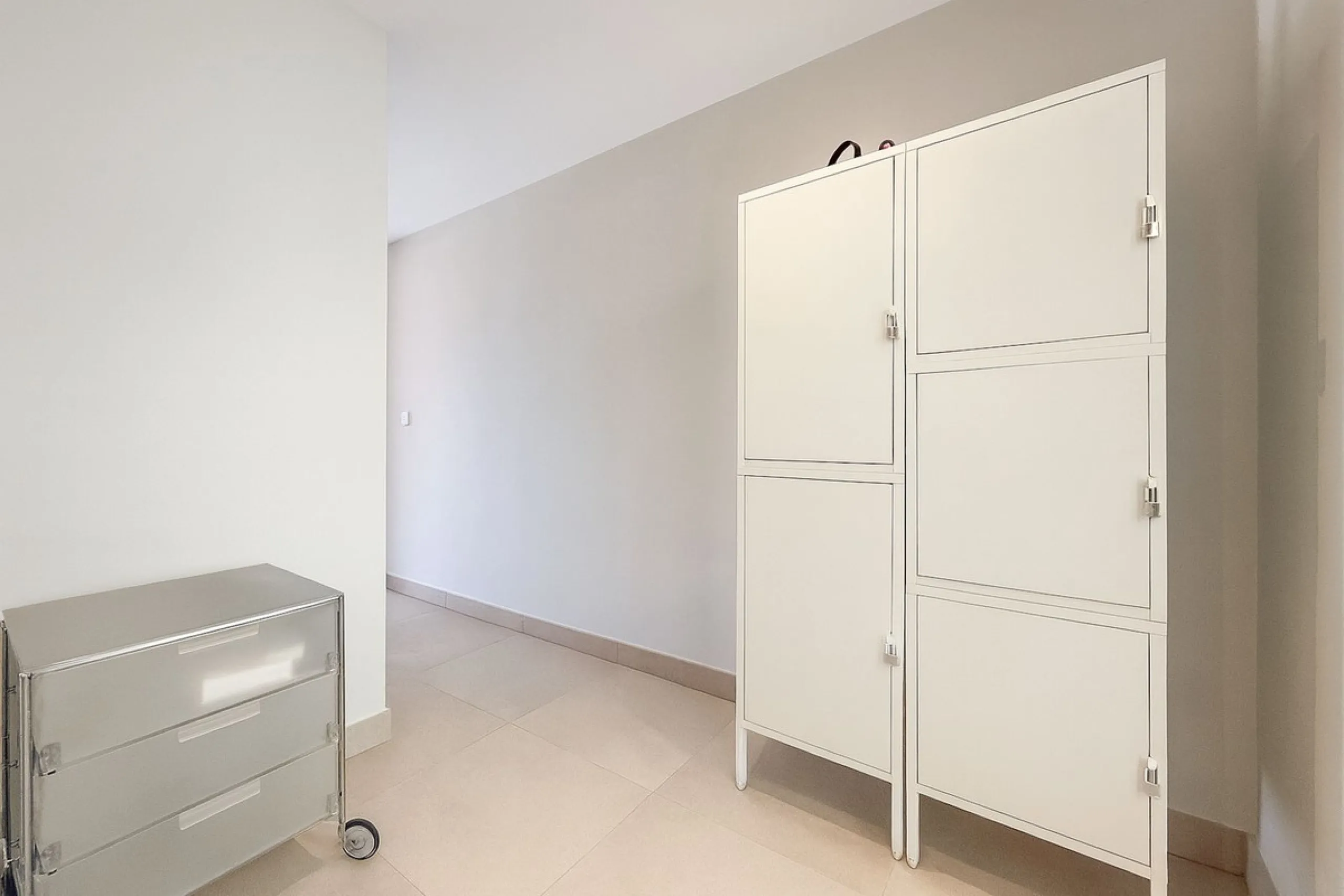 The apartment does not have a tourist license and the owner's association does not allow it.