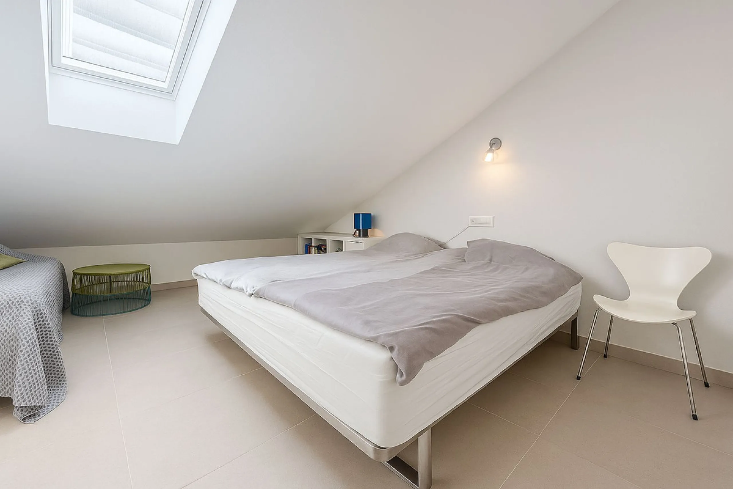 The apartment does not have a tourist license and the owner's association does not allow it.