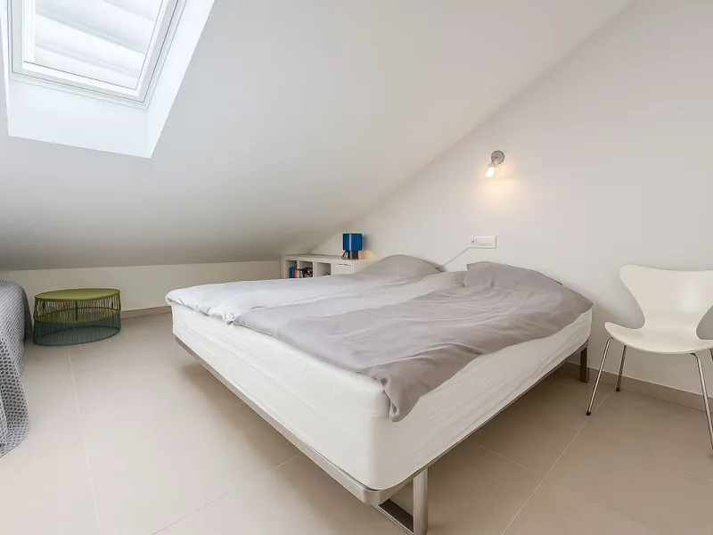 The apartment does not have a tourist license and the owner's association does not allow it.