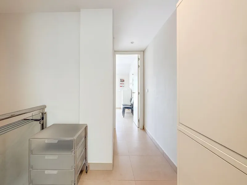 The apartment does not have a tourist license and the owner's association does not allow it.