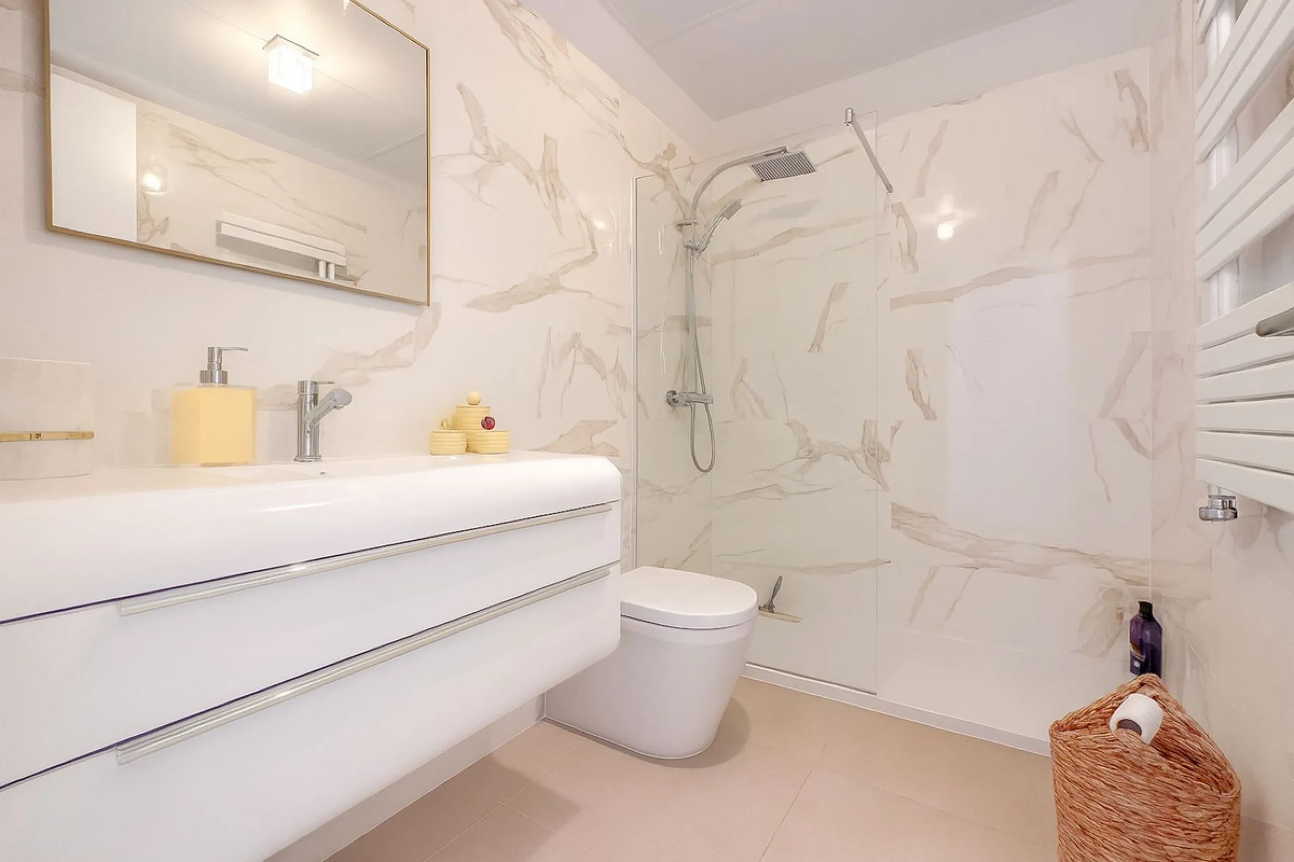 The apartment does not have a tourist license and the owner's association does not allow it.