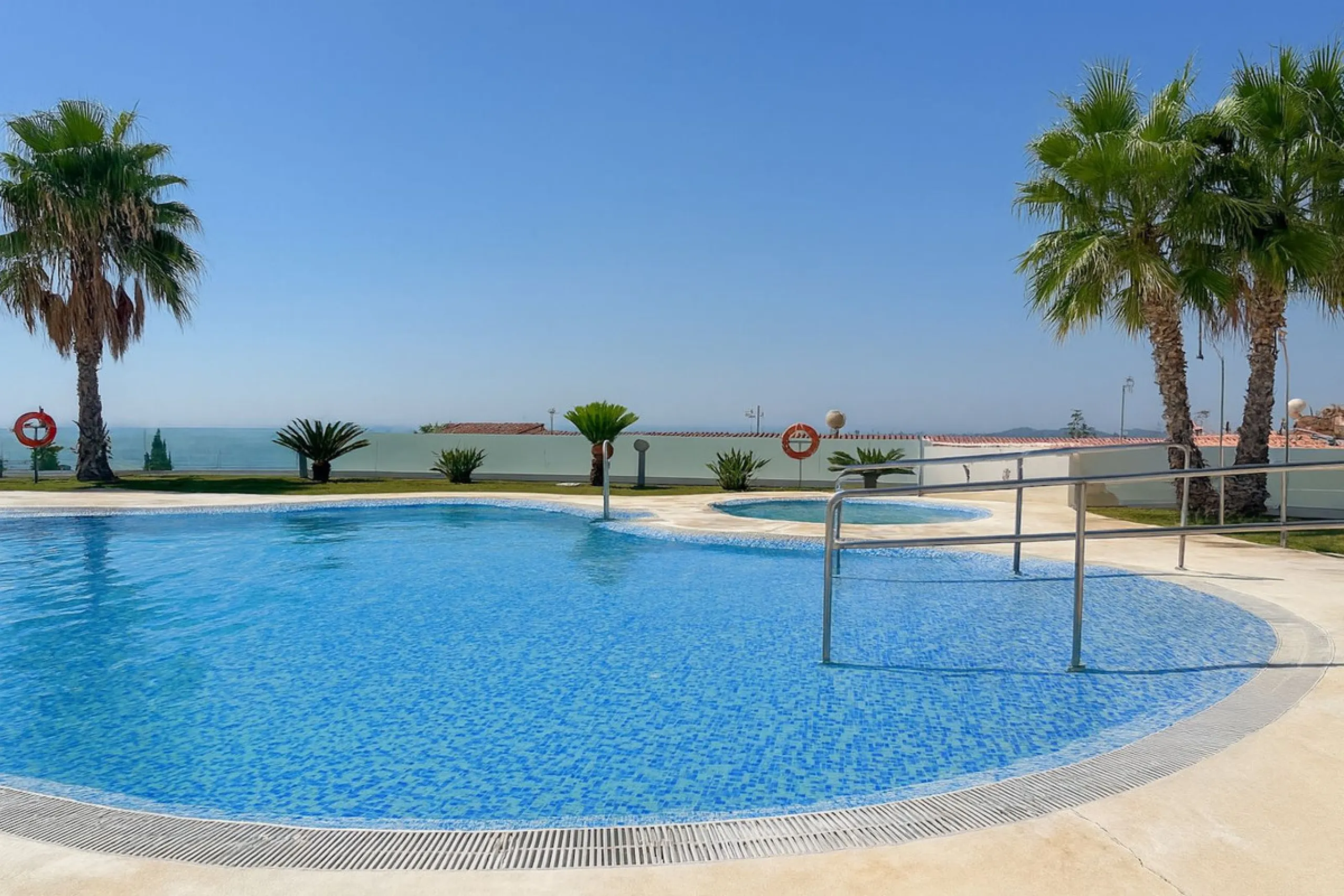 The apartment does not have a tourist license and the owner's association does not allow it.