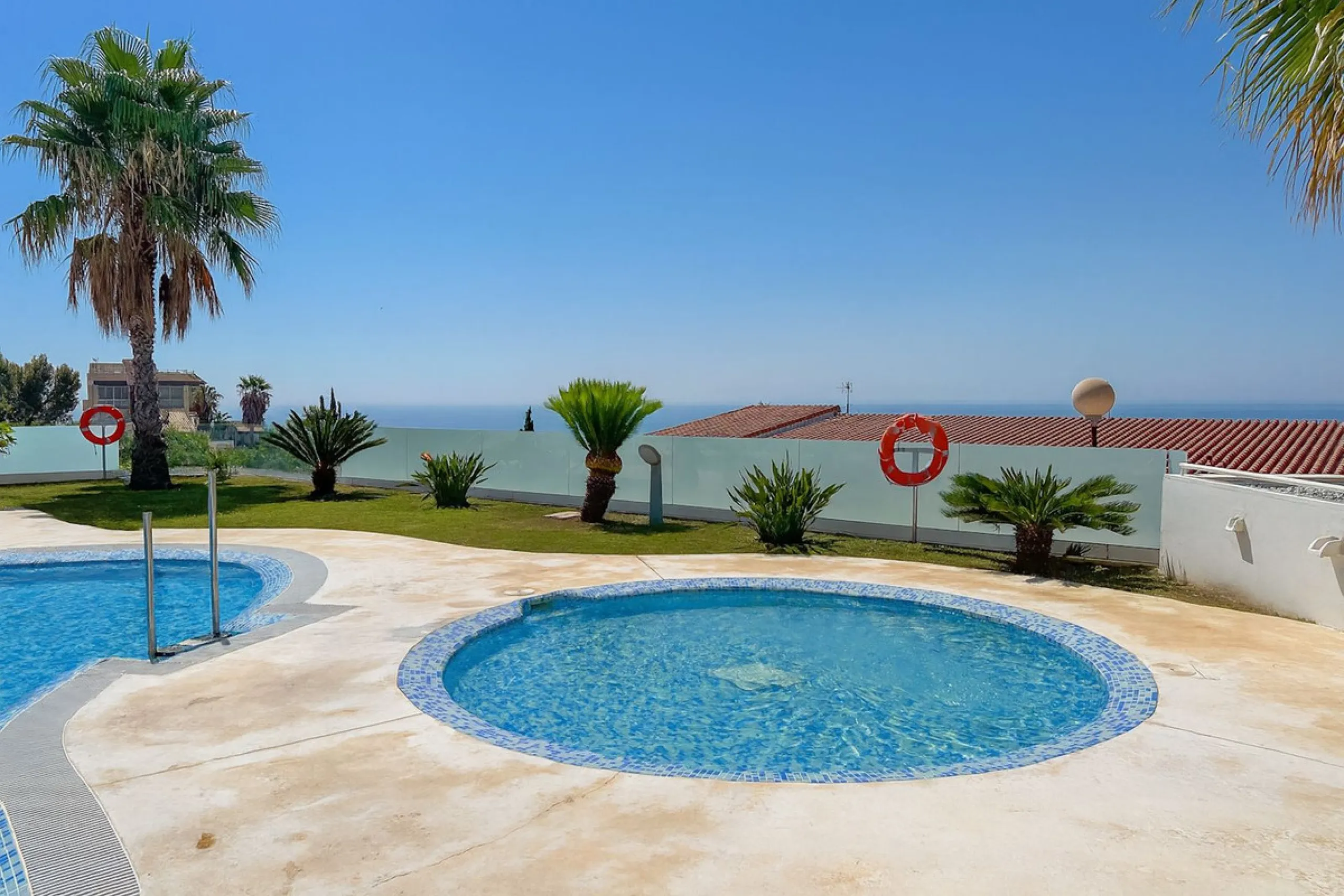 The apartment does not have a tourist license and the owner's association does not allow it.