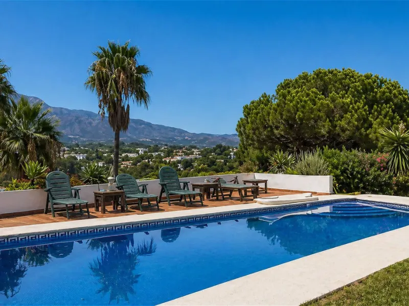 House - Detached Villa в продаже в Marbella, Málaga. В доме 5 спален и 6 ванных комнат. Площадь дома 646 м². Площадь участка 2246 м²