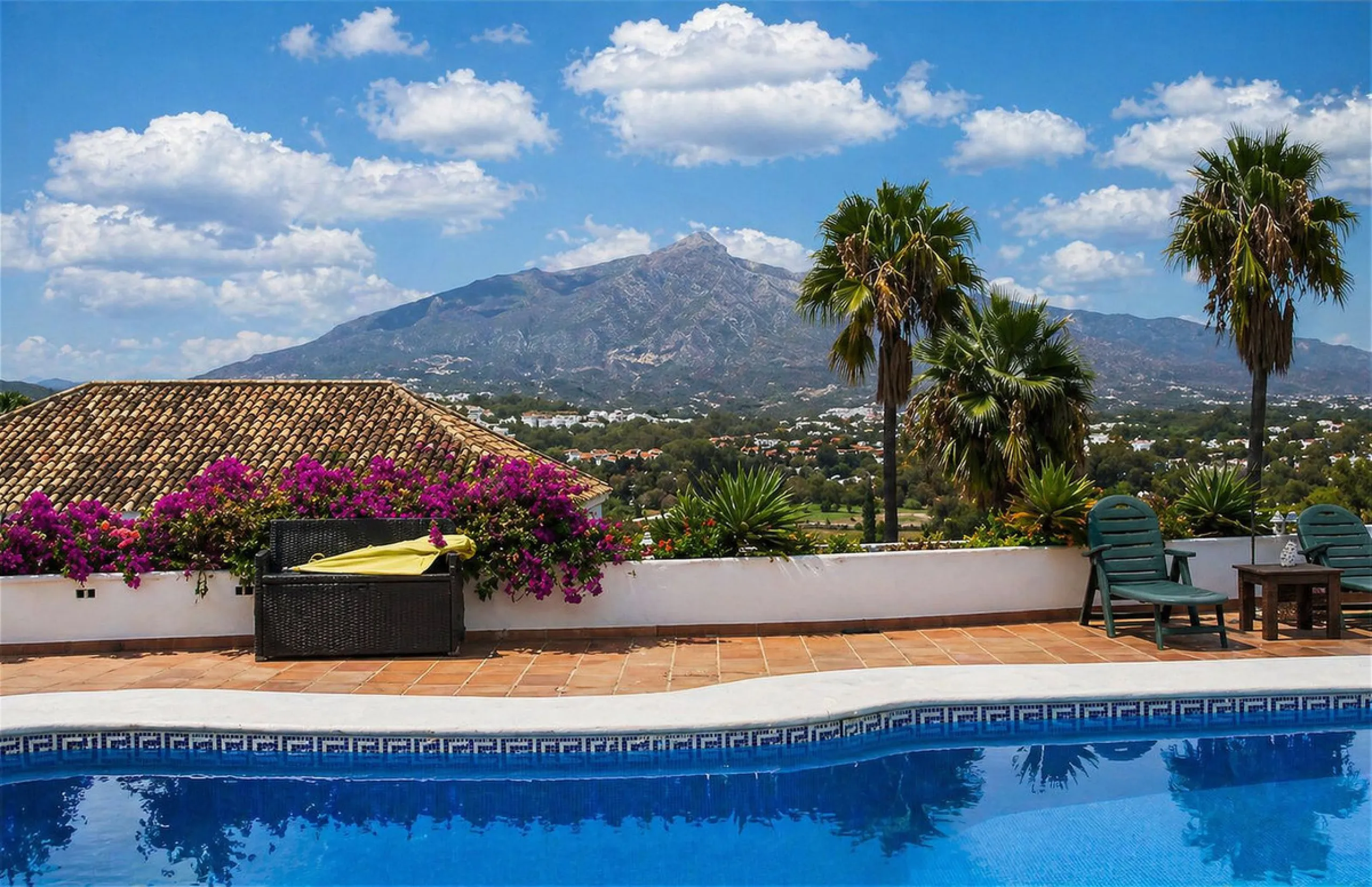House - Detached Villa в продаже в Marbella, Málaga. В доме 5 спален и 6 ванных комнат. Площадь дома 646 м². Площадь участка 2246 м²