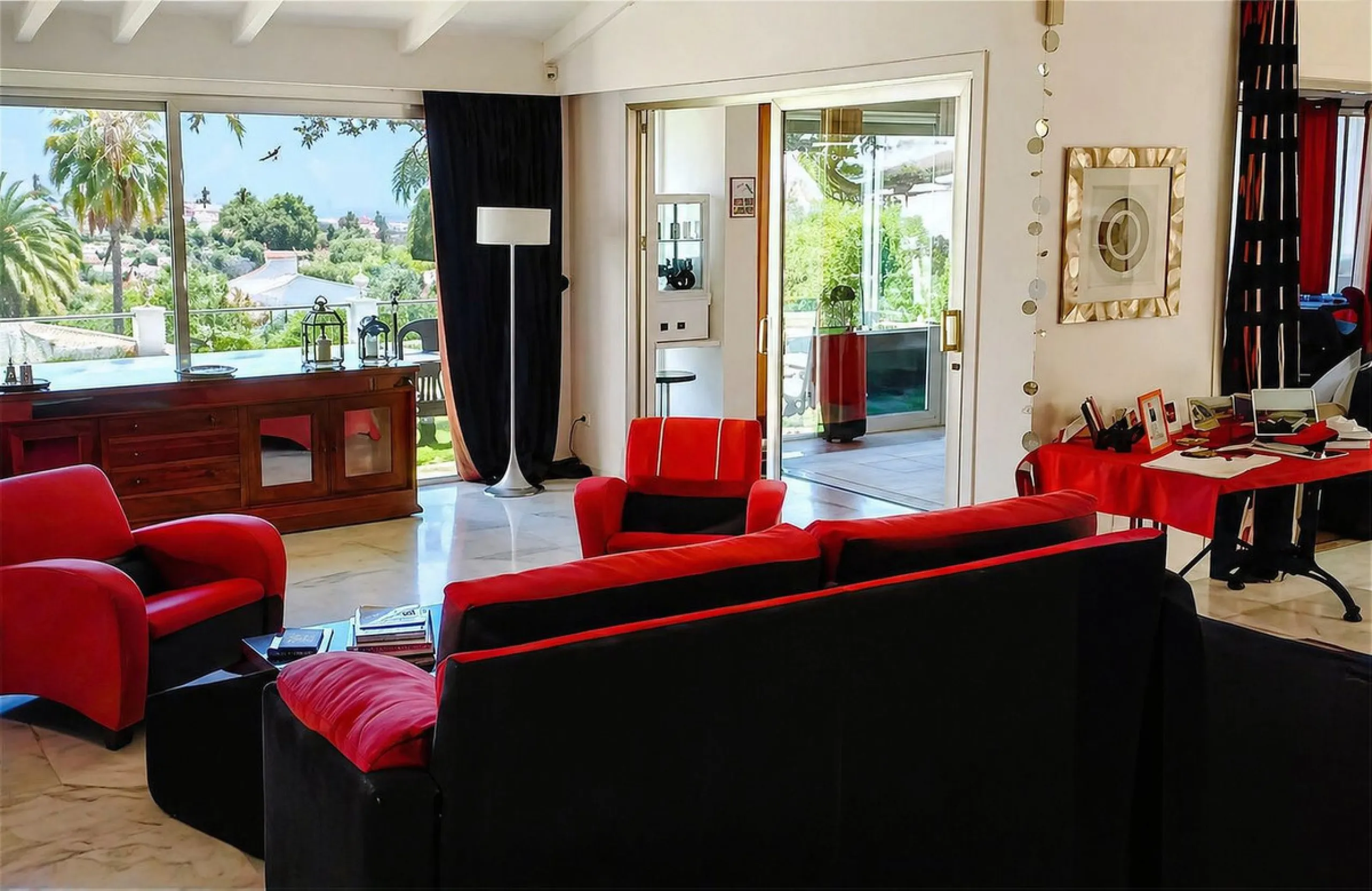 House - Detached Villa в продаже в Marbella, Málaga. В доме 5 спален и 6 ванных комнат. Площадь дома 646 м². Площадь участка 2246 м²